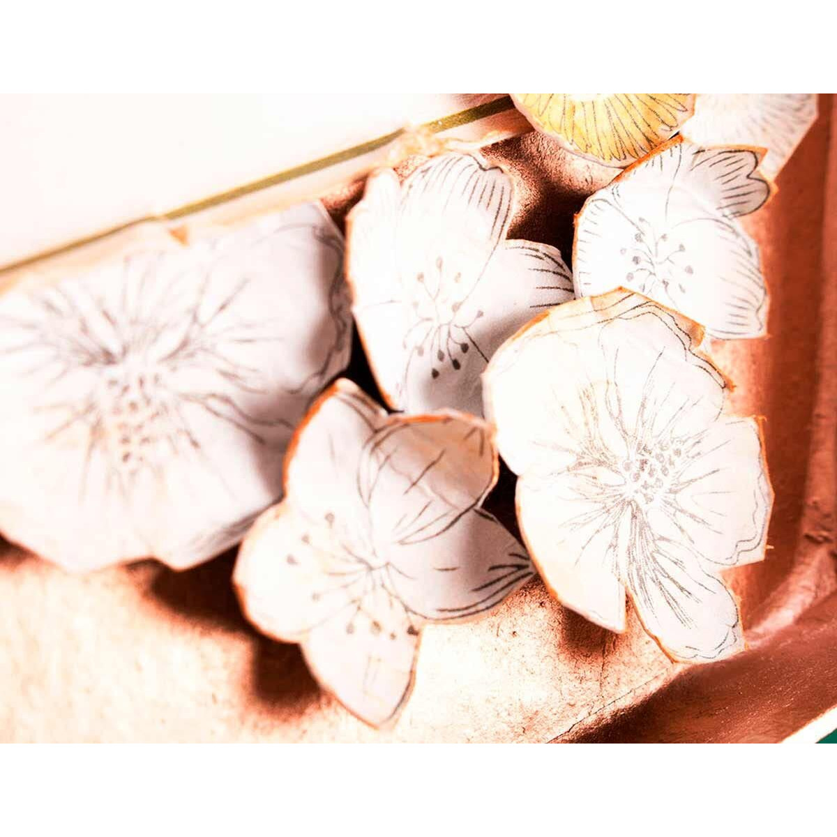 Tsukineko  Delicata  0.5 Oz Inker  Golden Glitz