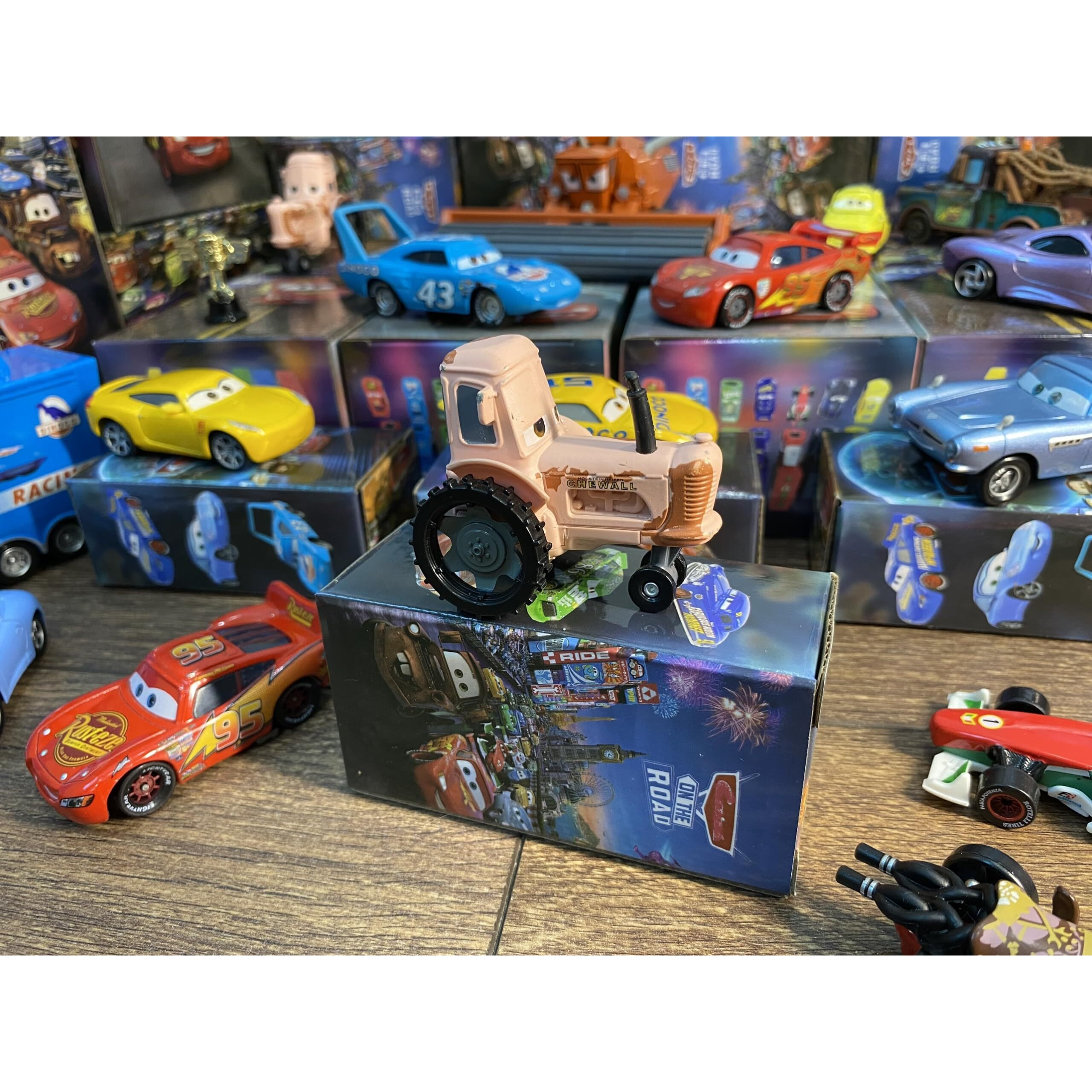 Hometeam Sp Die-Casting Racers Toy Cars  Safety Alloy Material For Childs  Beauty Color Box Packaging For Your Son Birthday  Inspired By Favorite Characters  Gift For 3+ Years Old (Tractor)