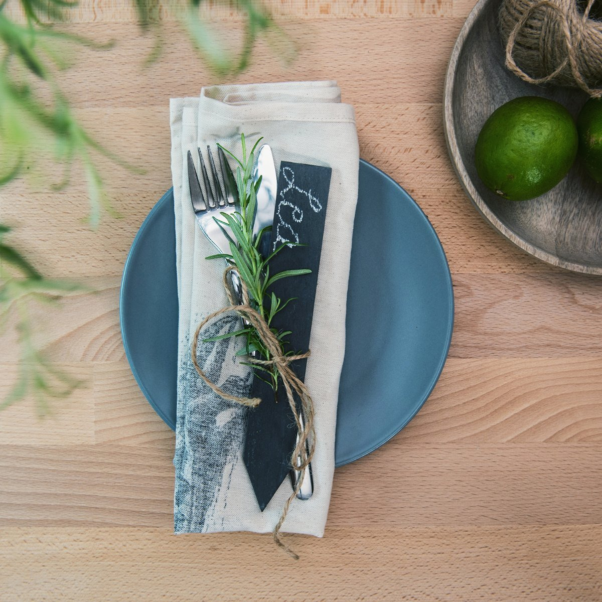 Navaris Slate Plant Labels (10 Pieces) - Set Of 10 Natural Slate Garden Markers For Herbs  Pots And Garden - Reusable Slate Tags With Chalk - Size M