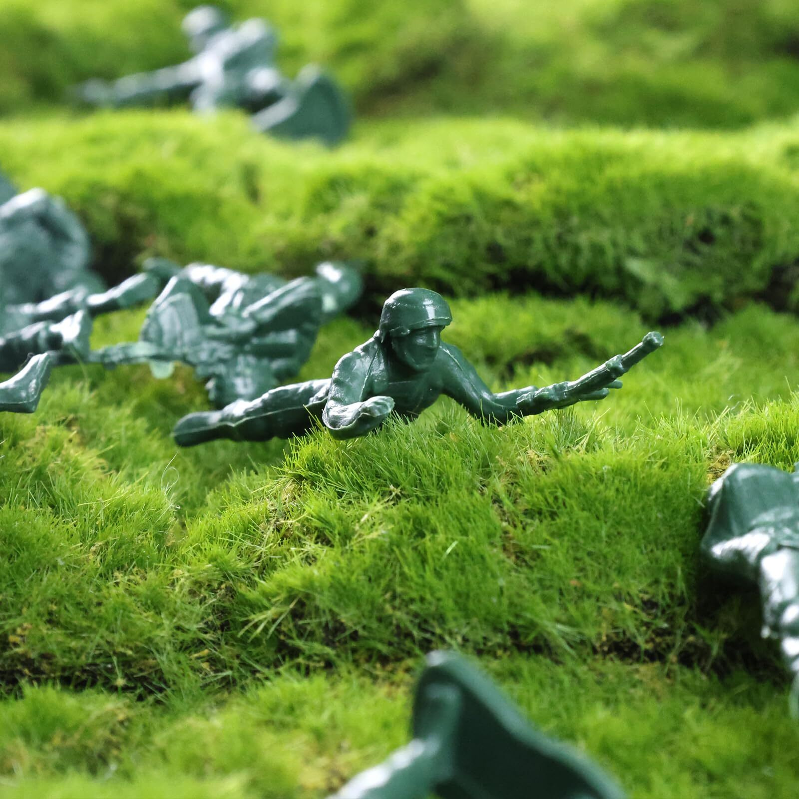 Lovestown 100Pcs Army Men Toy Soldiers  Plastic Soldier Figures Green Yellow Army Men Playset Multiple Poses For Boys Birthday Gift