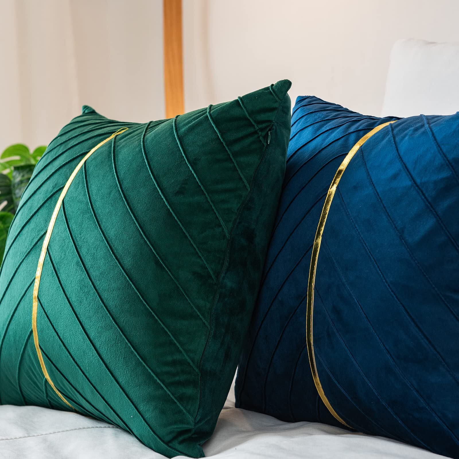 Wacomeco Velvet Throw Pillow Covers  Pack Of 2 Soft Gold Decorative Cushion Covers For Couch Sofa Living Room Home Decoration  Emerald Green  16X16 Inch