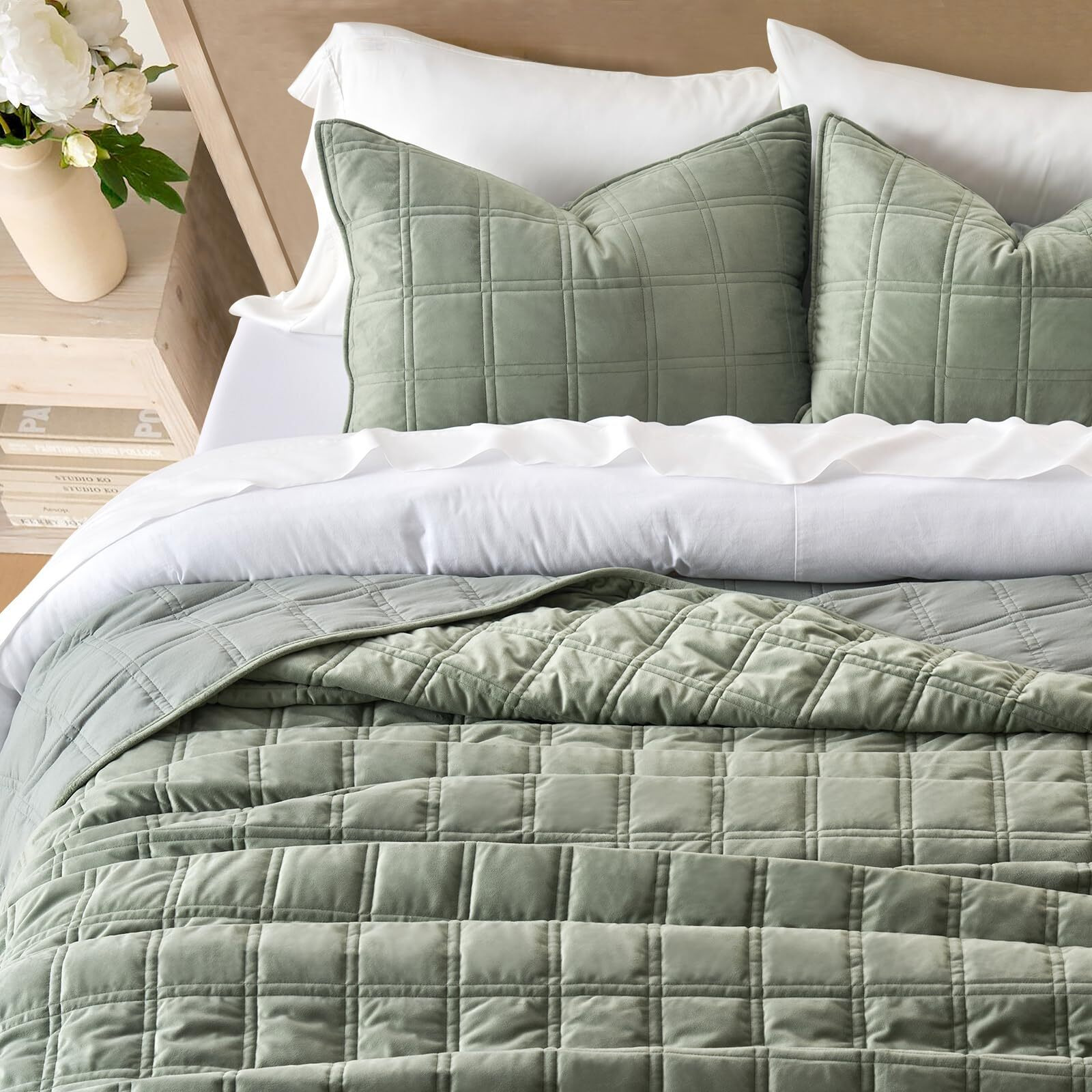 Evergrace 3 Pieces Luxurious Velvet Quilt King Size  Ultra Soft Bedspread Coverlet Set  Double Box Stitch Lightweight Velvet Comforter For All Season With 2 Shams  Sage Green  108"&quotX96""