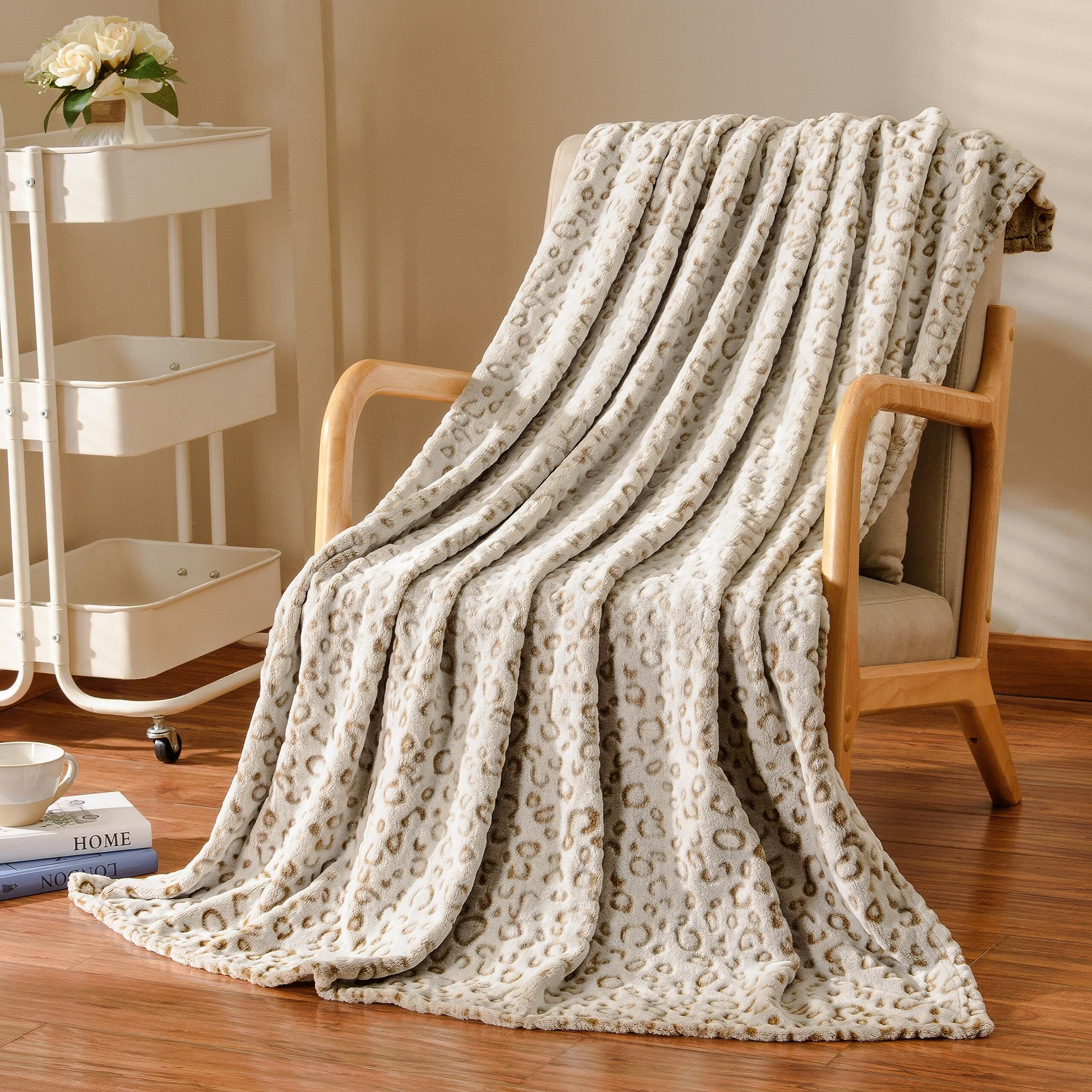 Excervent 3D Leopard Flannel Fleece Throw Blanket  280 Gsm Lightweight Cheetah Blanket For Couch Sofa Bed  Super Soft Cozy Warm Blankets  50X60 Inches  Khaki