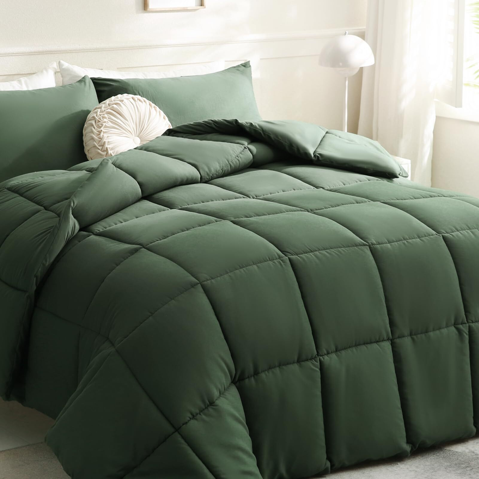 Downcool Comforters Queen Size  Duvet Insert Green All Season Duvet  Lightweight Quilt  Down Alternative Hotel Comforter With Corner Tabs (Green  Queen 88X92 Inches)