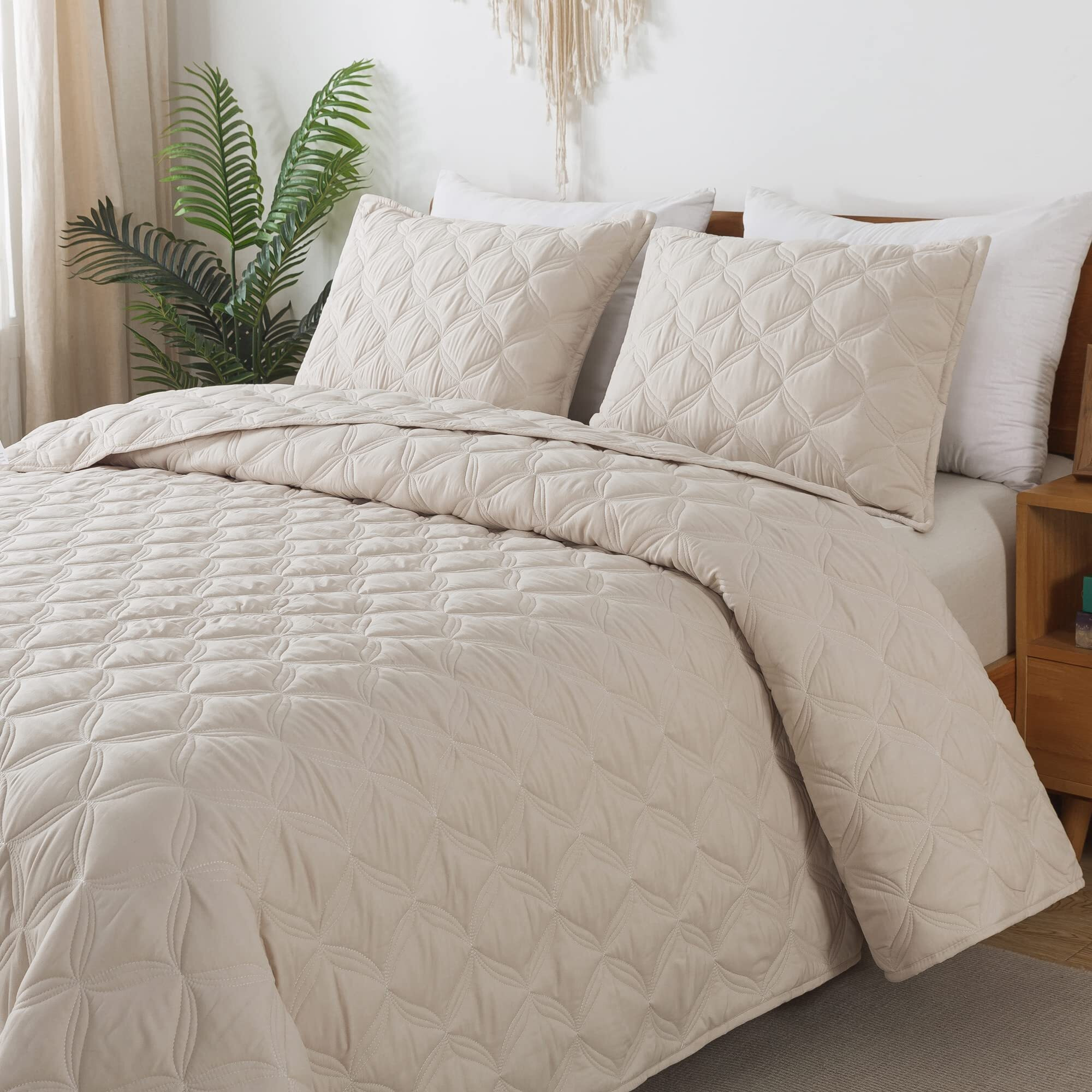 Litanika Beige Oversized King Quilt Set Bedspread 120X120-3 Piece Summer Lightweight Comforter Coverlets  Boho Farmhouse Bedding Cover Bed Decor All Season(Super King - 1 Quilt  2 Pillowcases)