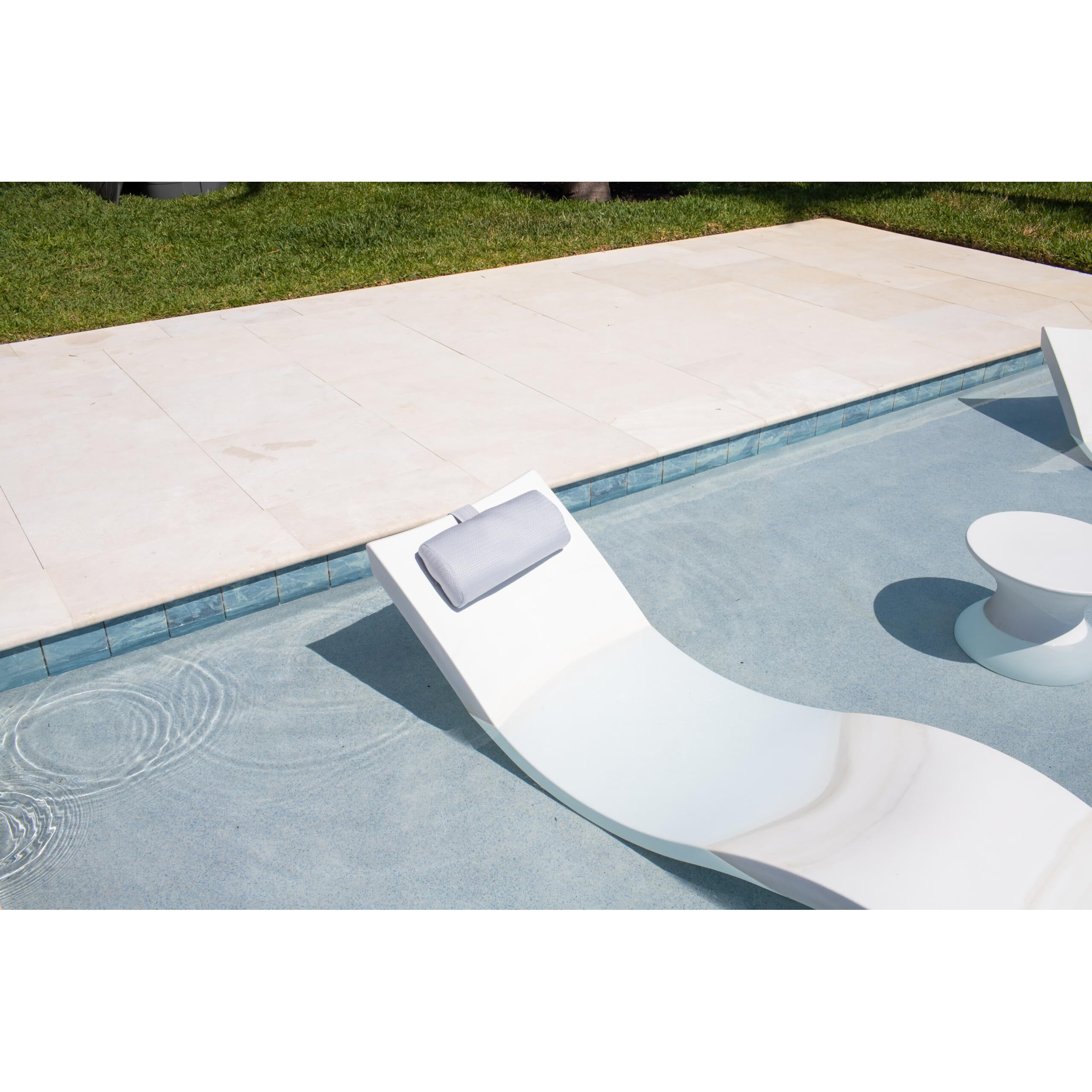 Headrest Pillow For Patio Chaise Lounge  In Pool Lounger On Ledge With Non-Slip Weighted Tail And Cellphone Pocket  Quick Drying Outdoor For All Weather Pool Furniture And Loungers (Mountain Mist)