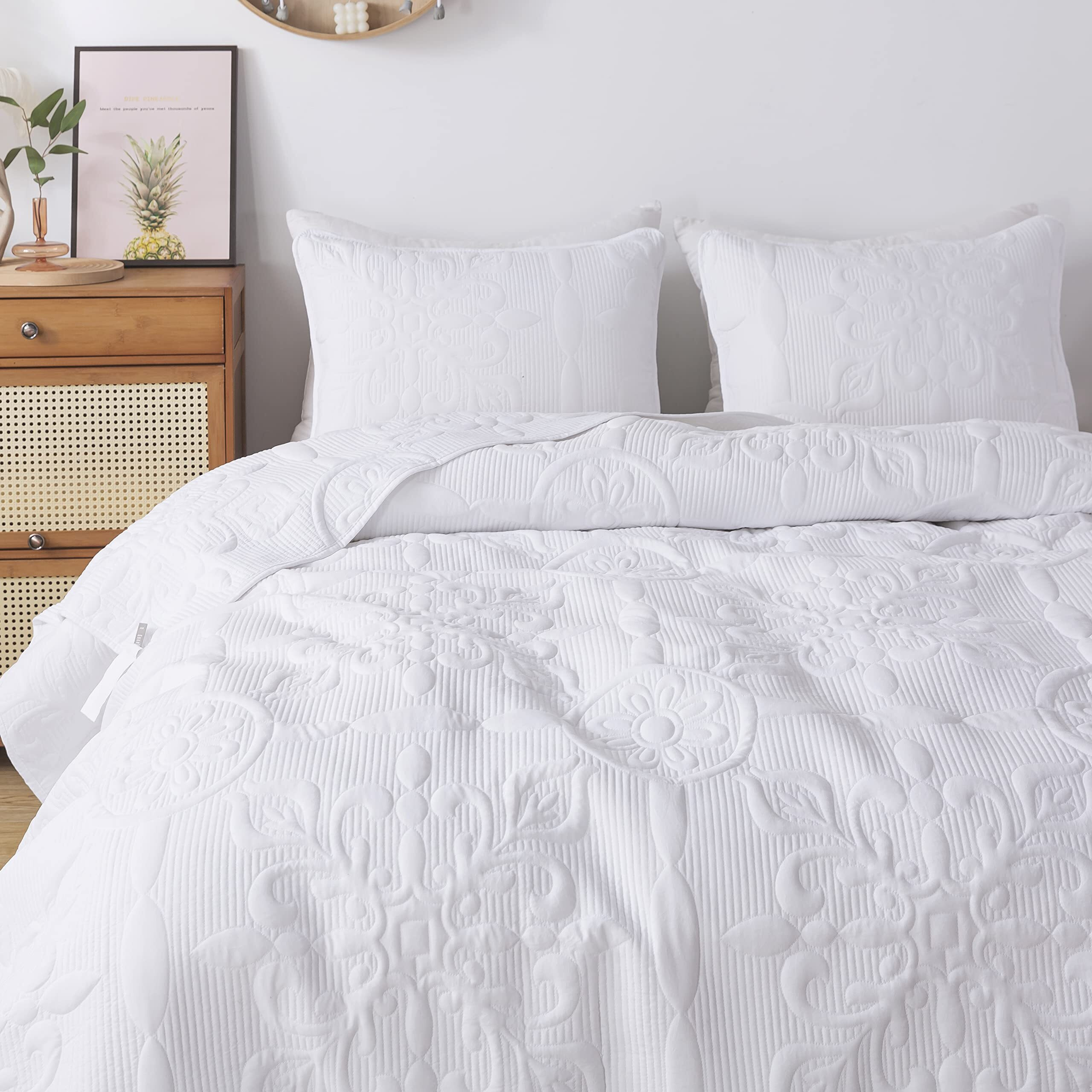 Damask Quilt California Cal King Size Bedding Sets With Pillow Shams  Boho Oversized Lightweight Soft Bedspread Coverlet  White Quilted Blanket Thin Comforter Bed Cover  3 Pieces  118X106 Inches