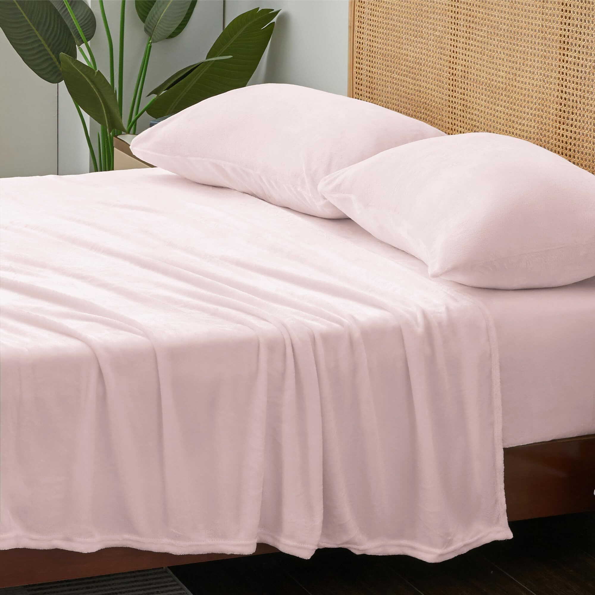 Bedelite Flannel Sheets King Size Pink - Super Soft Fleece Sheets Set Fluffy Extra Plush  4 Piece(Include Fitted Sheet  Flat Sheet  2 Pillowcases)