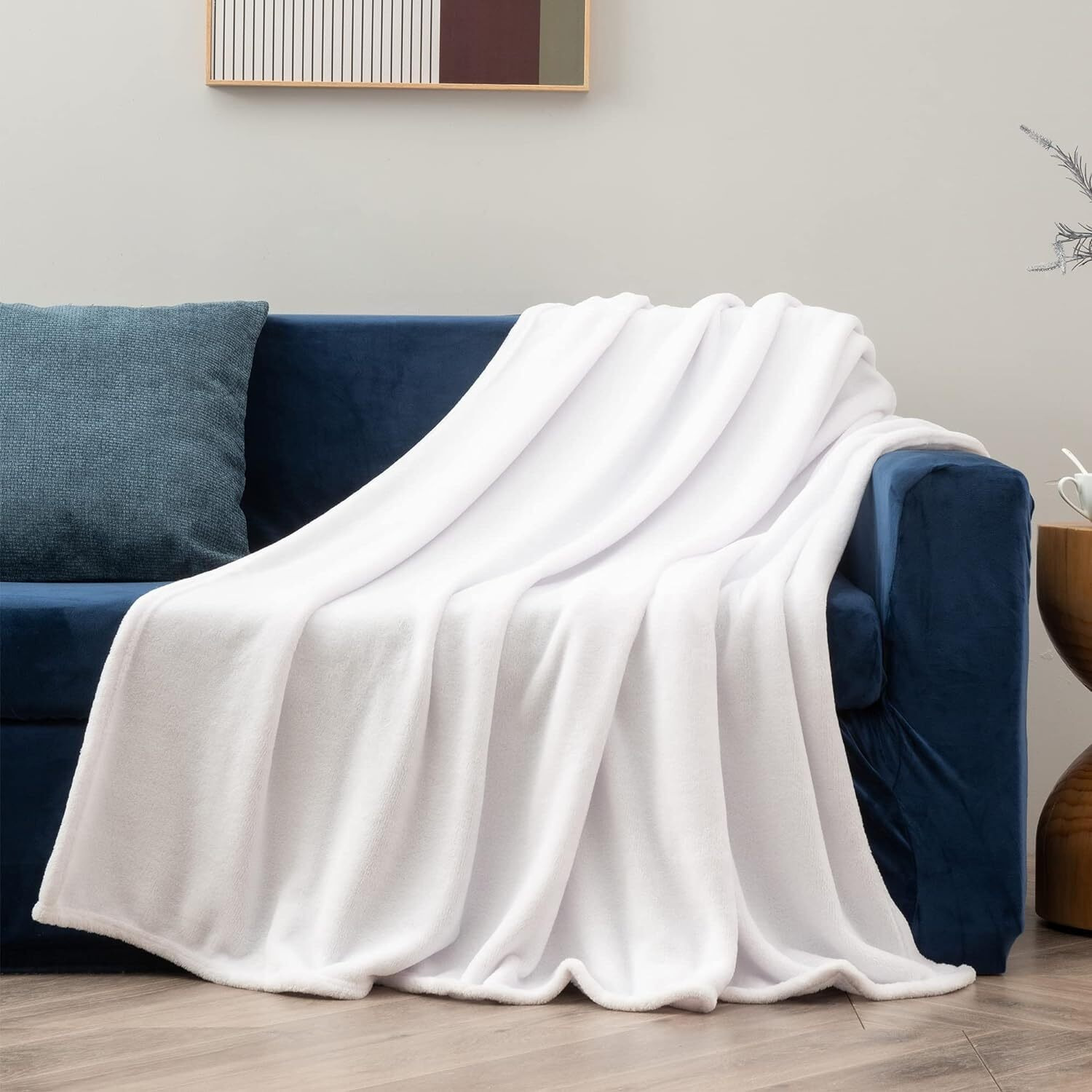 Bedelite Fleece Blanket White Throw Blanket For Couch & Bed  Luxury Plush Cozy Fuzzy Blanket 50"" X 70""  Super Soft Warm Lightweight Fall Throw Blanket For Travel Camping