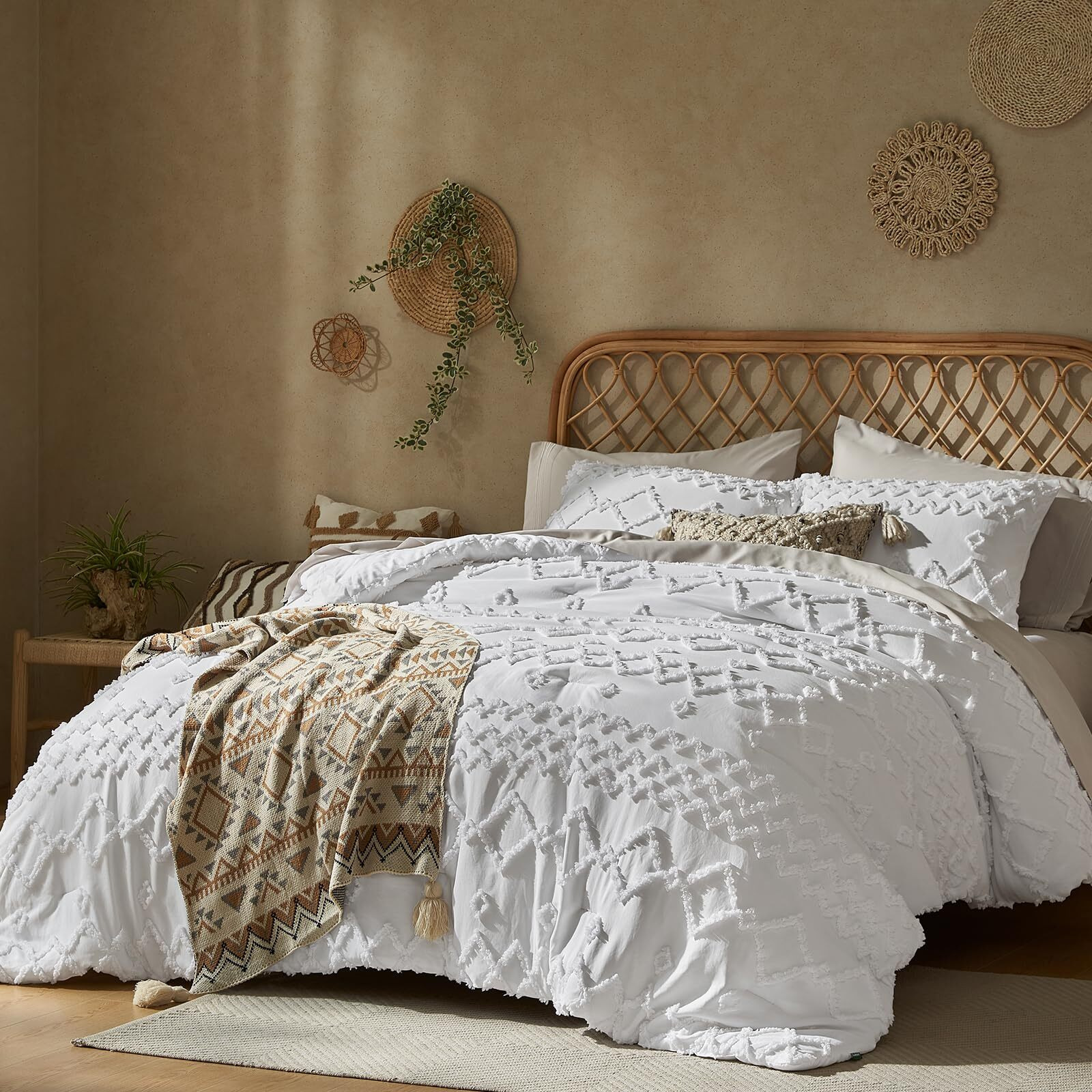 Himeet White Comforter King Size - Tufted Shabby Chic Comforter Set 3 Pieces White King Size Comforter For All Seasons Boho Comforter Set King With Comforter & 2 Pillow Shams