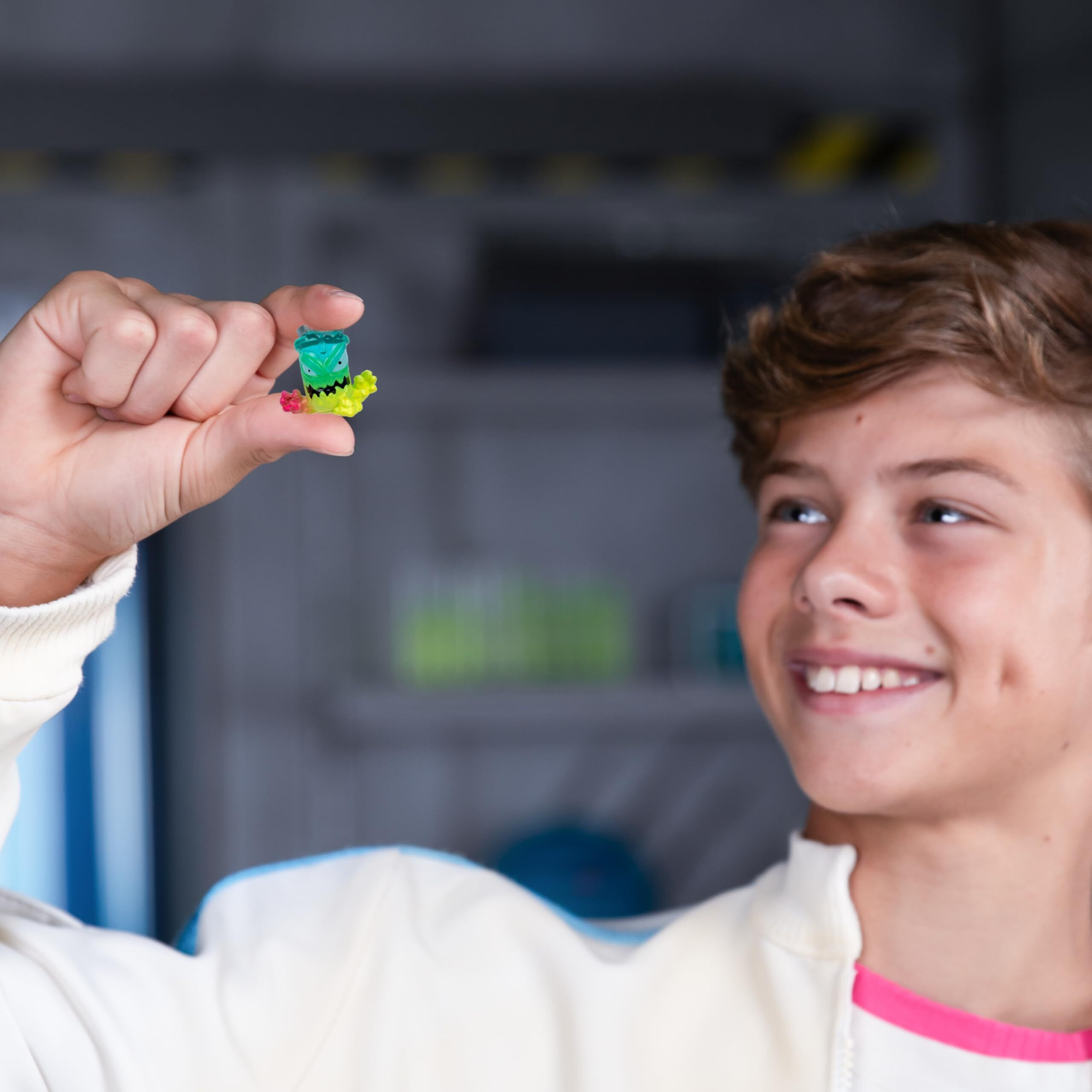 Mrbeast Lab Swarms Series 2  Atomic Series Exclusive Cash Case Bulk Pack  Experiment By Adding Water  Shaking The Test Tube And Reveal 2 Of The 18  Mrbeast Themed Swarms Collectible Micro Beasts