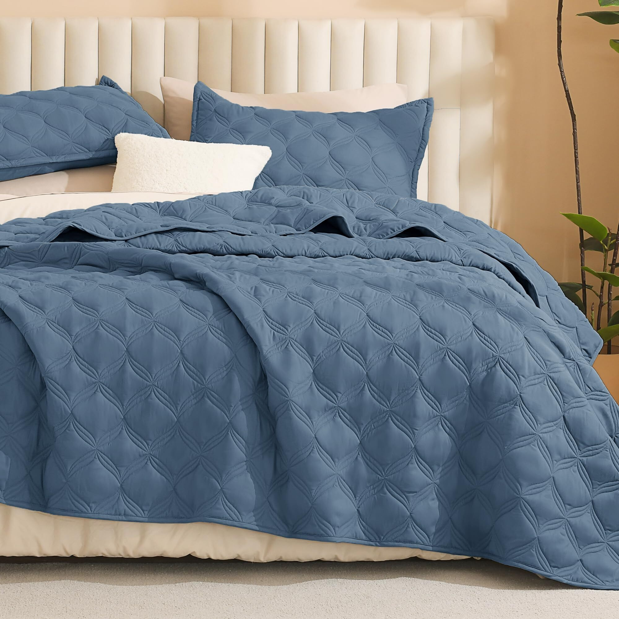 Litanika King Size Quilt Bedding Set  Haze Blue Summer Lightweight Soft Comforter Bedspreads & Coverlets  Boho Farmhouse Bedding Cover Bed Decor All Season  3 Pieces (1 Quilt  2 Pillowcases)