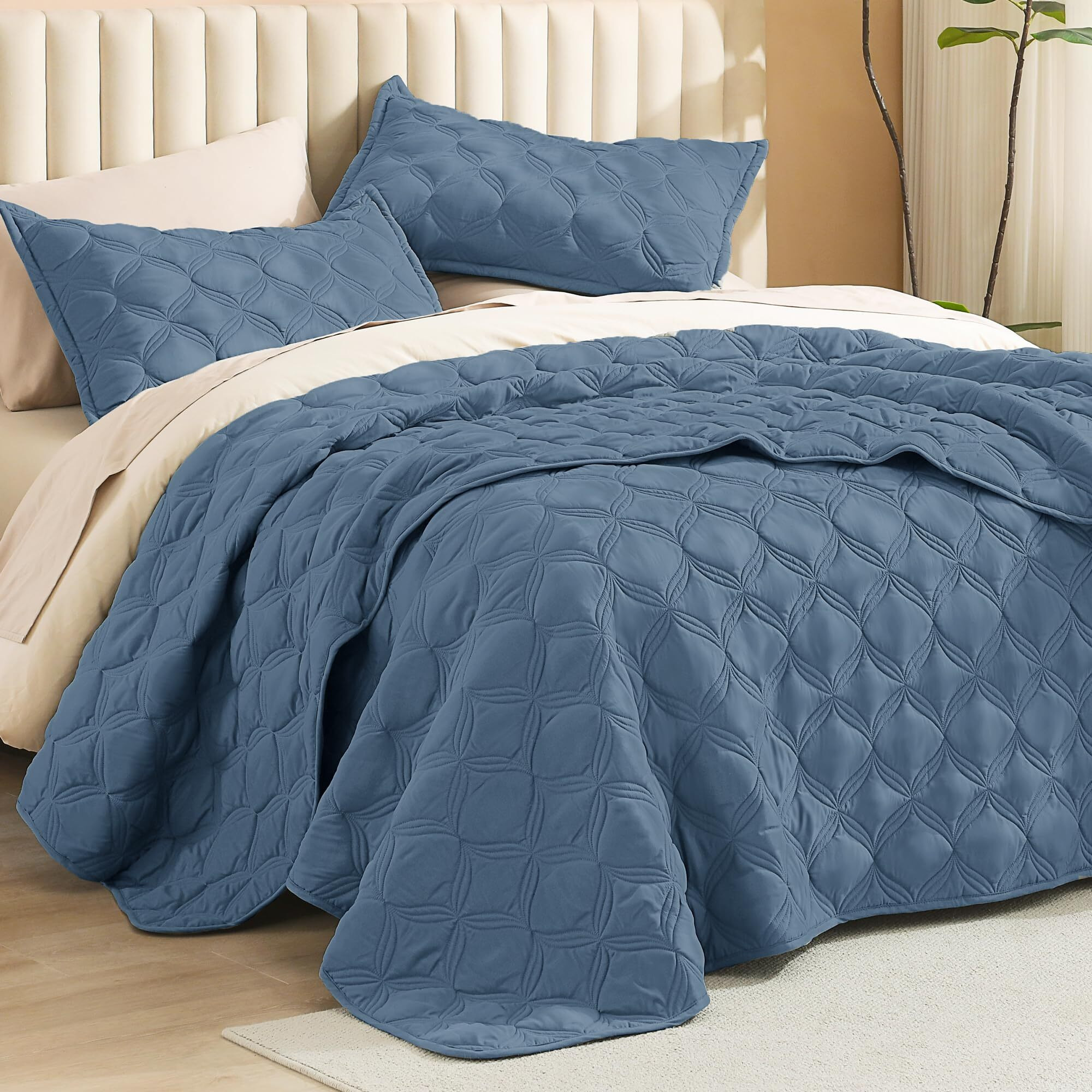 Litanika King Size Quilt Bedding Set  Haze Blue Summer Lightweight Soft Comforter Bedspreads & Coverlets  Boho Farmhouse Bedding Cover Bed Decor All Season  3 Pieces (1 Quilt  2 Pillowcases)