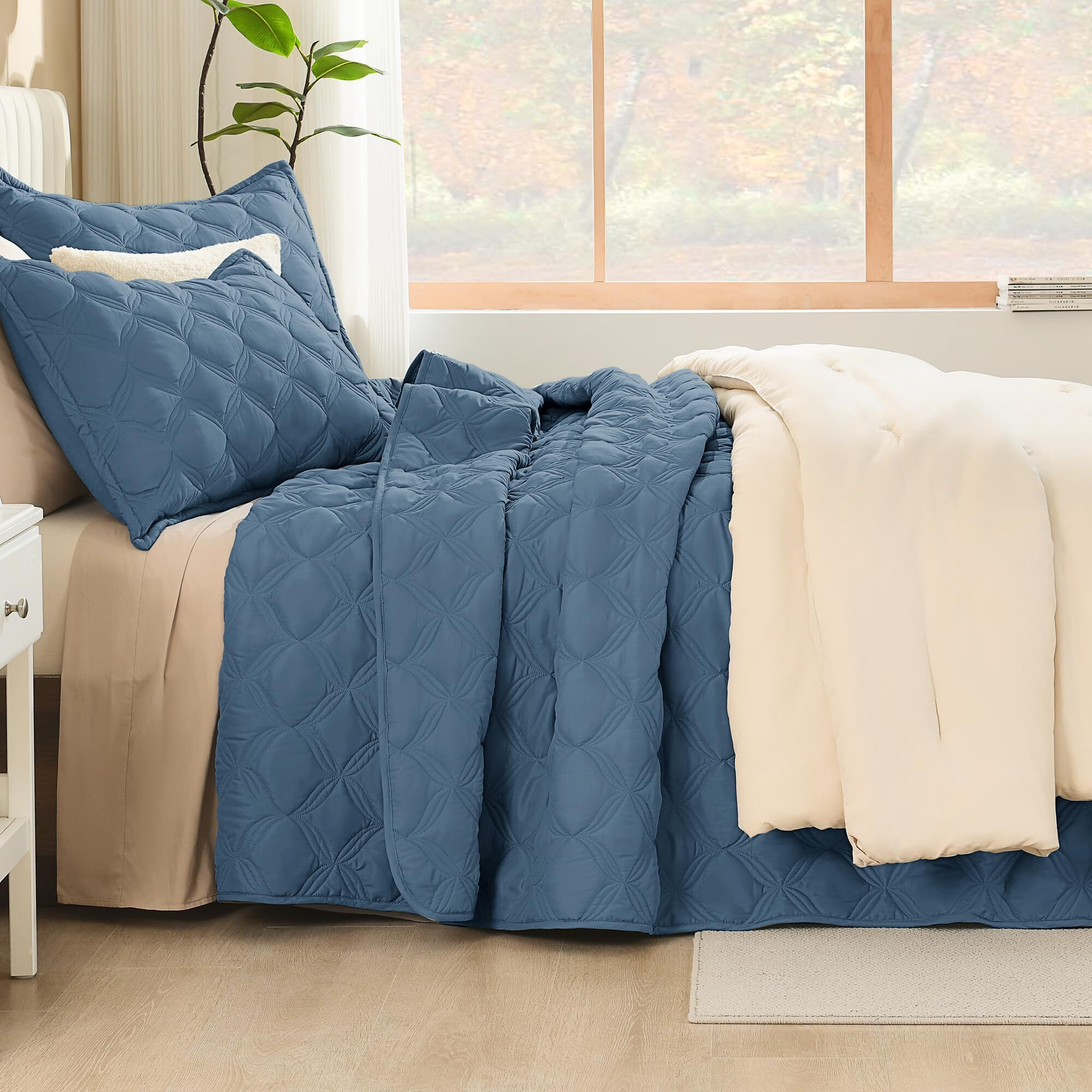 Litanika King Size Quilt Bedding Set  Haze Blue Summer Lightweight Soft Comforter Bedspreads & Coverlets  Boho Farmhouse Bedding Cover Bed Decor All Season  3 Pieces (1 Quilt  2 Pillowcases)