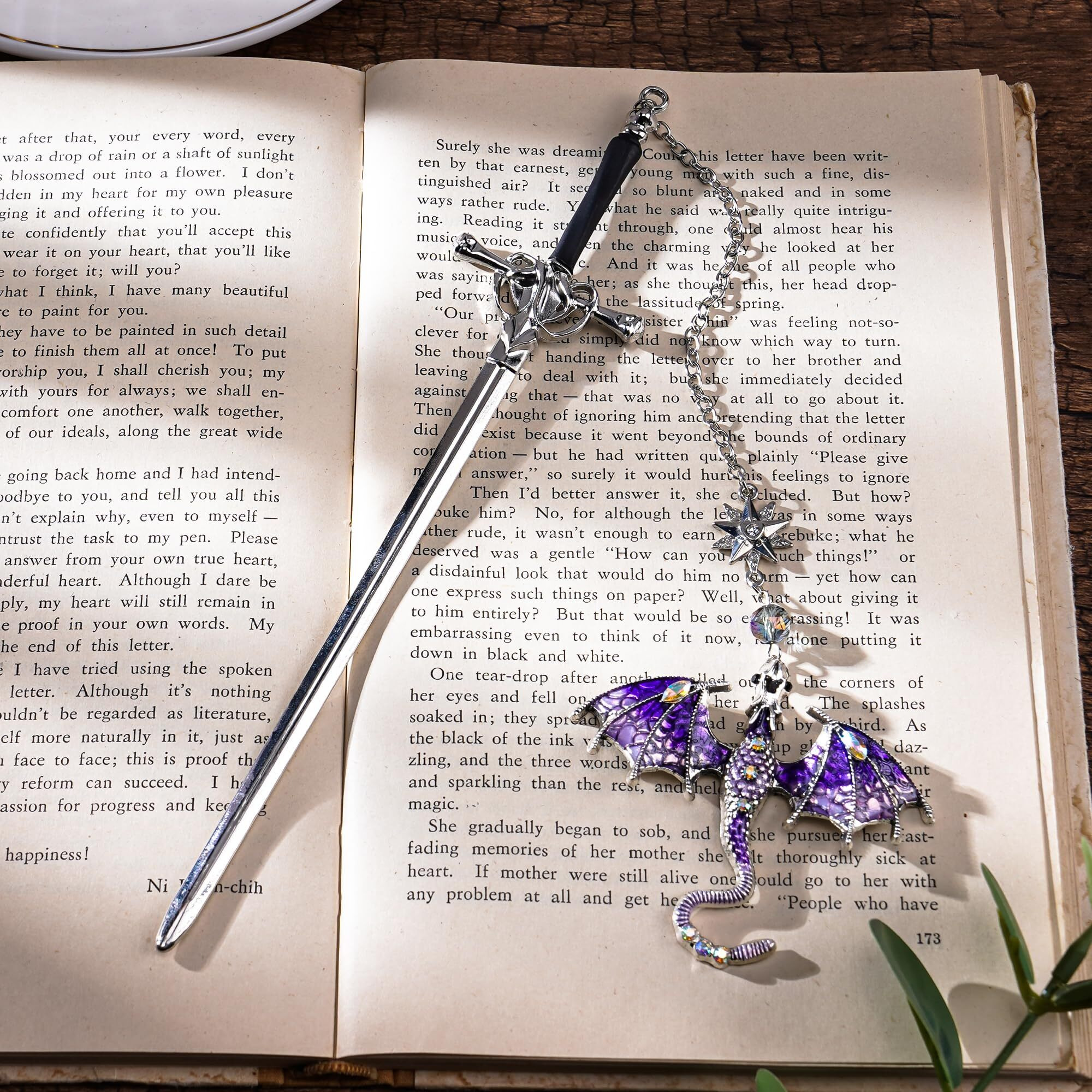 Berirexrion Fantasy Fourth Wing Bookmark - Cool Sward Dragon Book Mark Unique Vintage Tassel Metal Pendant Antique Silver Purple Page Markers Reading Lovers Women Men Teachers Birthday Christmas Gifts