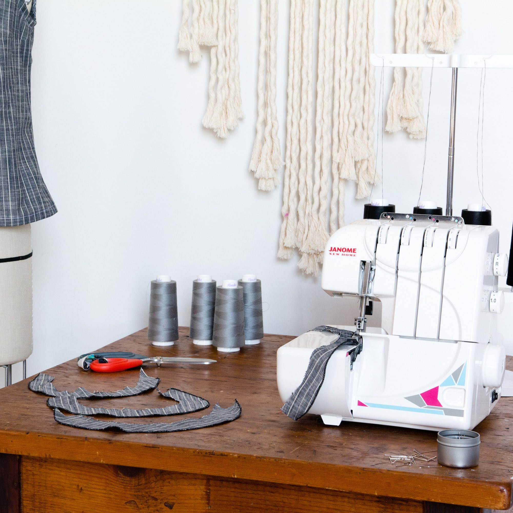 Janome Mod-8933 Serger With Lay-In Threading  3 And 4 Thread Convertible With Differential Feed White