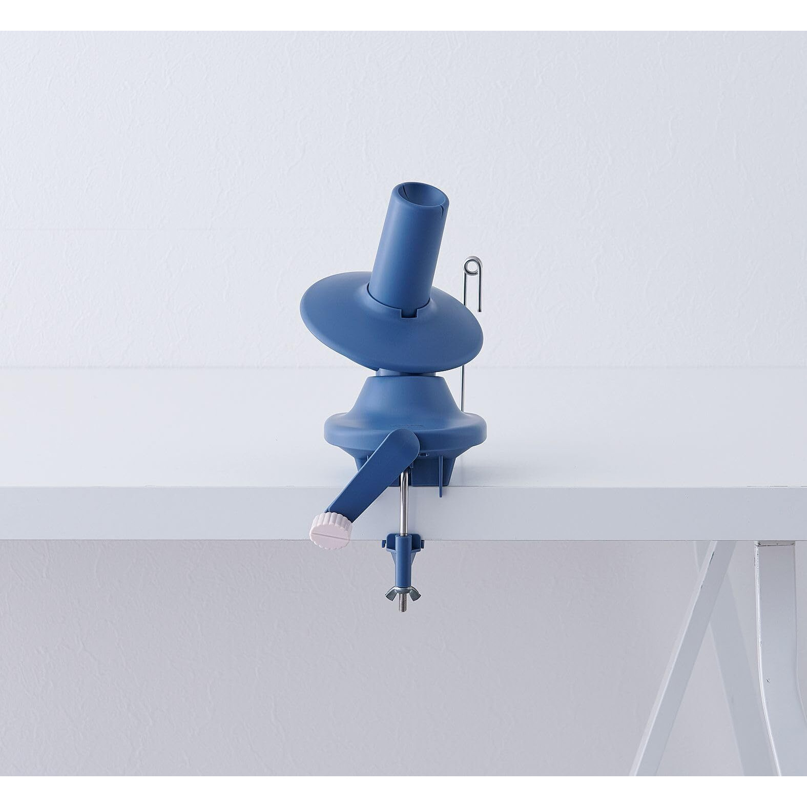 Clover Ball Yarn Winder  Blue