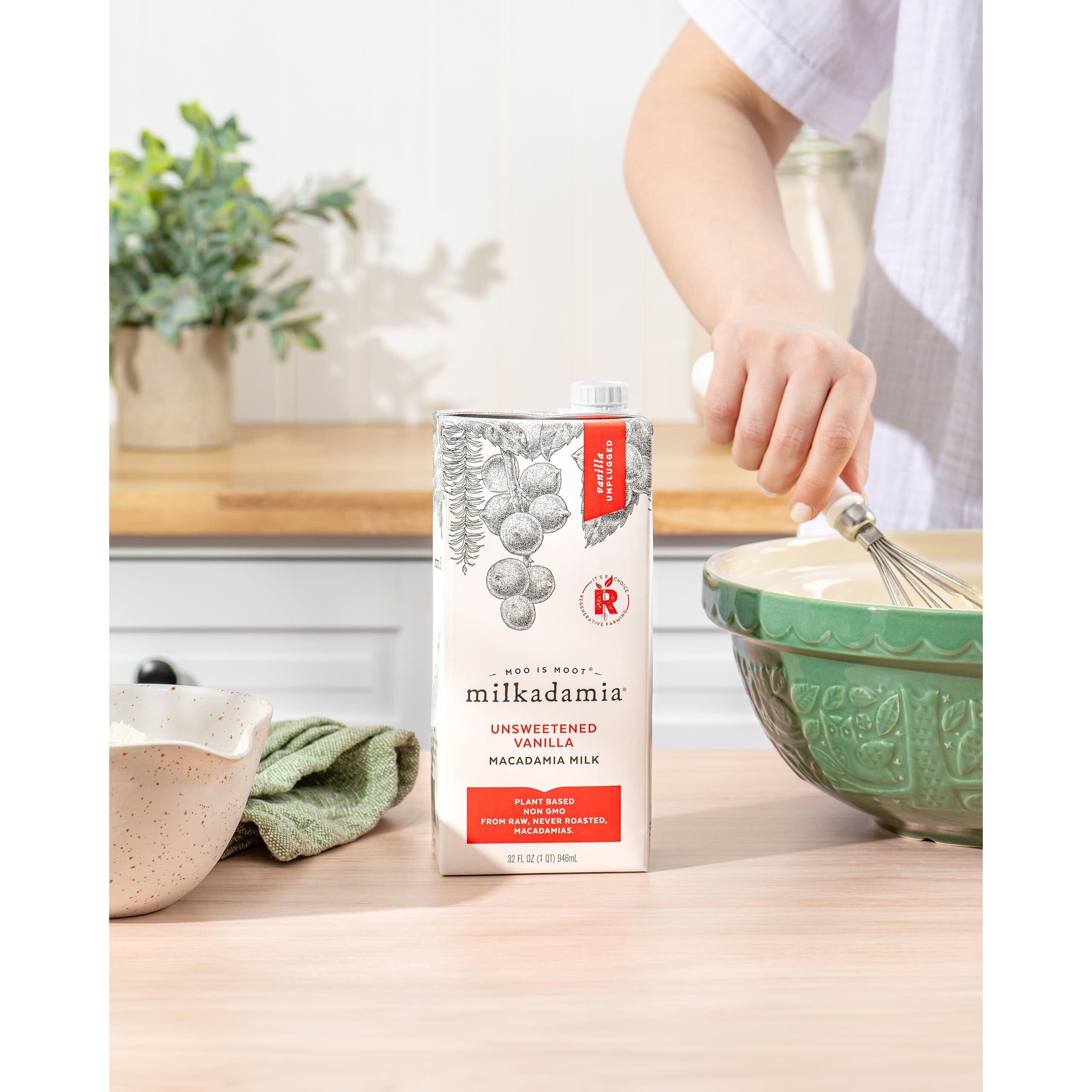 Milkadamia Macadamia Milk - Unsweetened Vanilla - 32 Fl Oz (Pack Of 6) - Lactose Free Milk, Vegan Shelf Stable Milk, Plant Based Non Dairy Milk, Organic Dairy Free Macadamia Nut Milk