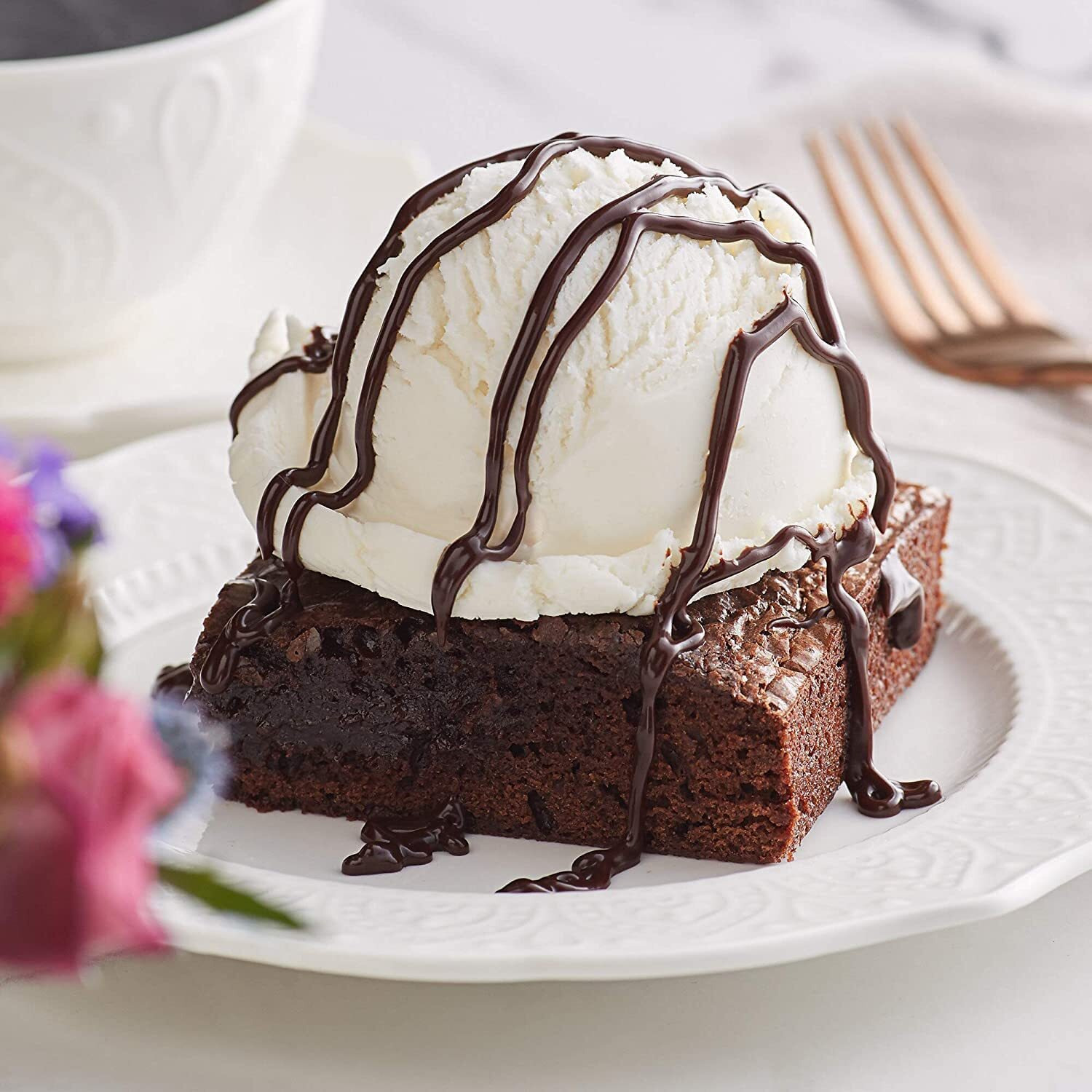 Ghirardelli Chocolate Chocolate Flavored Sauce Squeeze Bottle, 16 Fl. Oz.