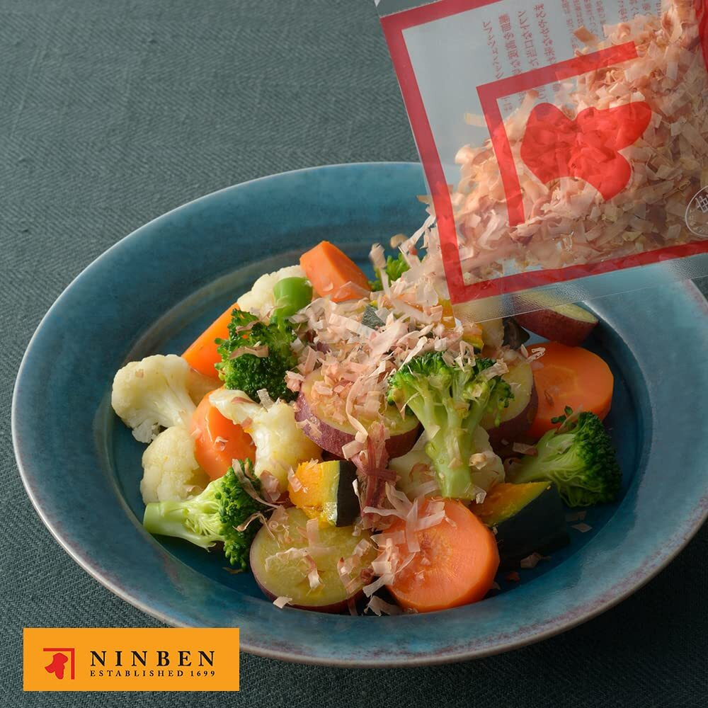 [Ninben] Authentic Dried Bonito Flakes (Hana Katsuo ) Fresh Pack | Japanese Katsuobushi () | Fresh & Original Flavor | Dried Shaved Skipjack Tuna | Product Of Japan (0.95 Oz X 5 Packs + 1 Bonus Pack)