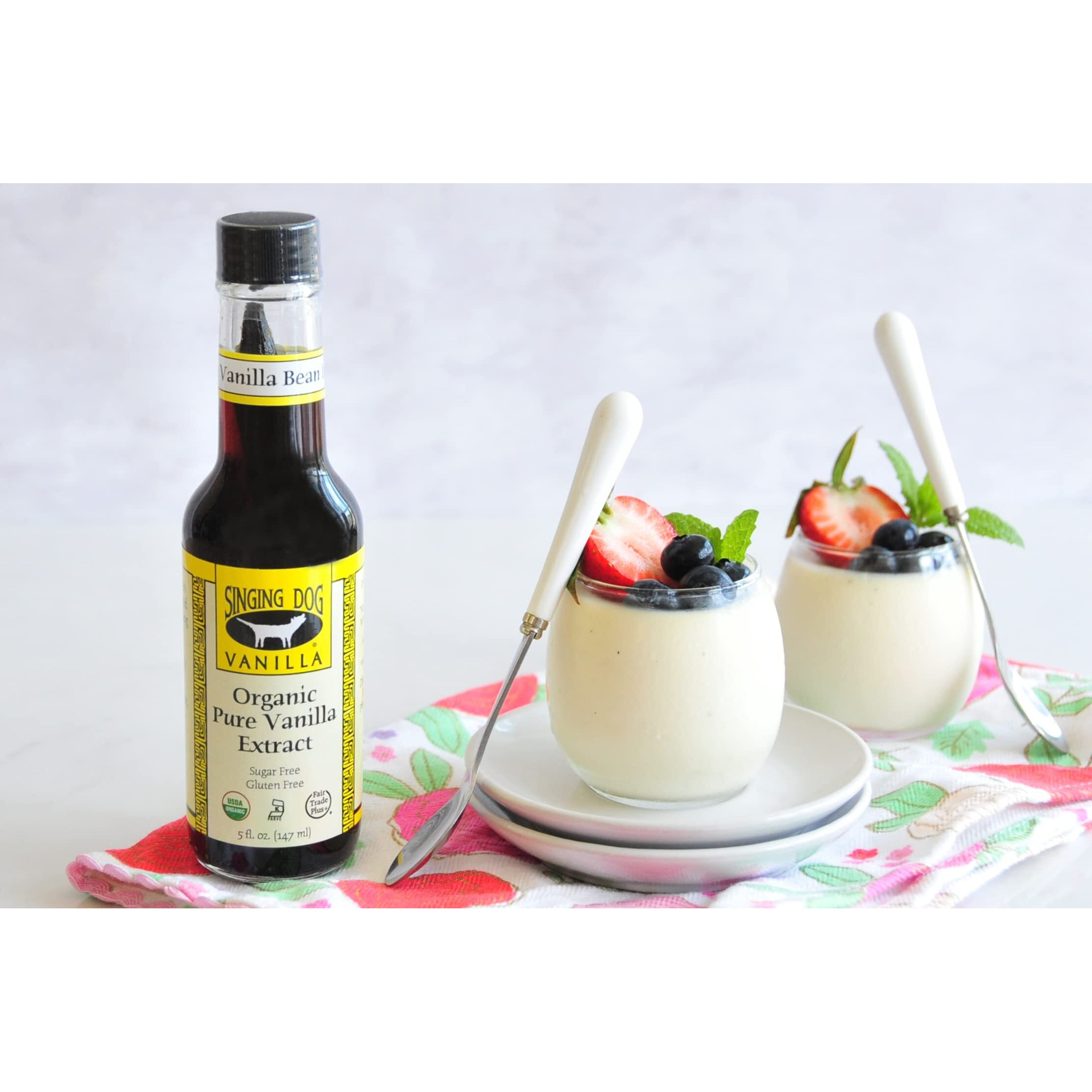 Singing Dog Vanilla, Organic Pure Vanilla Extract, 5 Fluid Ounce Bottle, Whole Vanilla Bean Inside