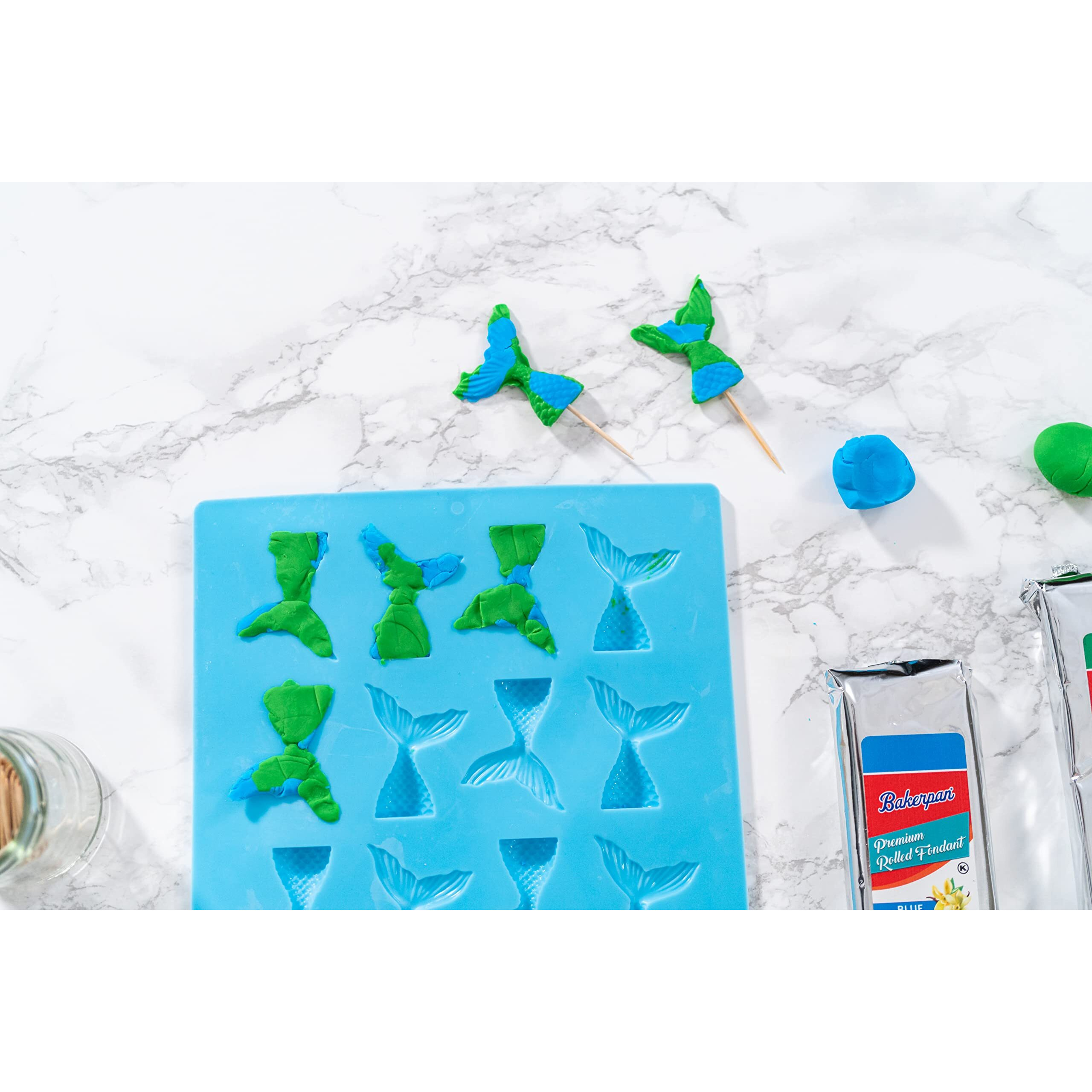 Bakerpan Premium Rolled Green Fondant For Cake Decorating, Vanilla Flavor - 4.4 Ounces (Made In Usa)