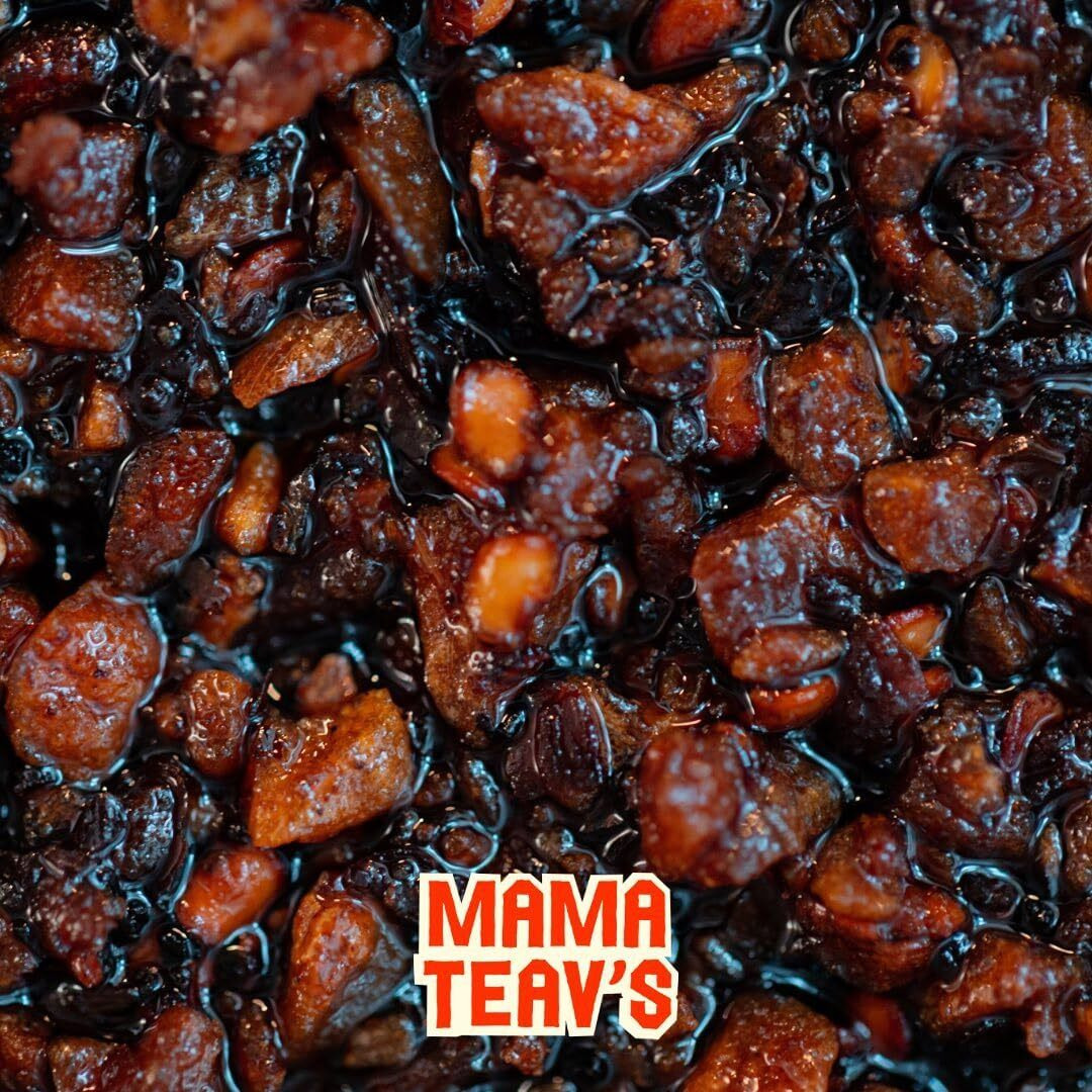 Mama Teav's Hot Garlic Chili Crisp - Mild Spice Umami Crunchy Chili Oil Condiment - All Natural Vegan Healthy - Cold-Pressed Grapeseed Oil - 6Oz