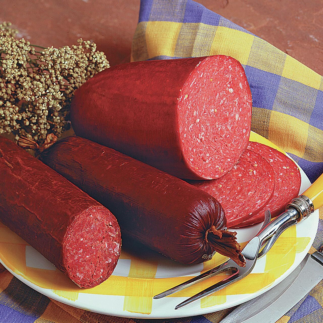 Hi Mountain Seasonings | Summer Sausage Seasoning Kit | Cracked Pepper 'N Garlic | Includes Seasoning, Cure, 10 Casings & Directions | Seasons Up To 30Lbs Of Meat | Beef, Pork, Venison, & Deer