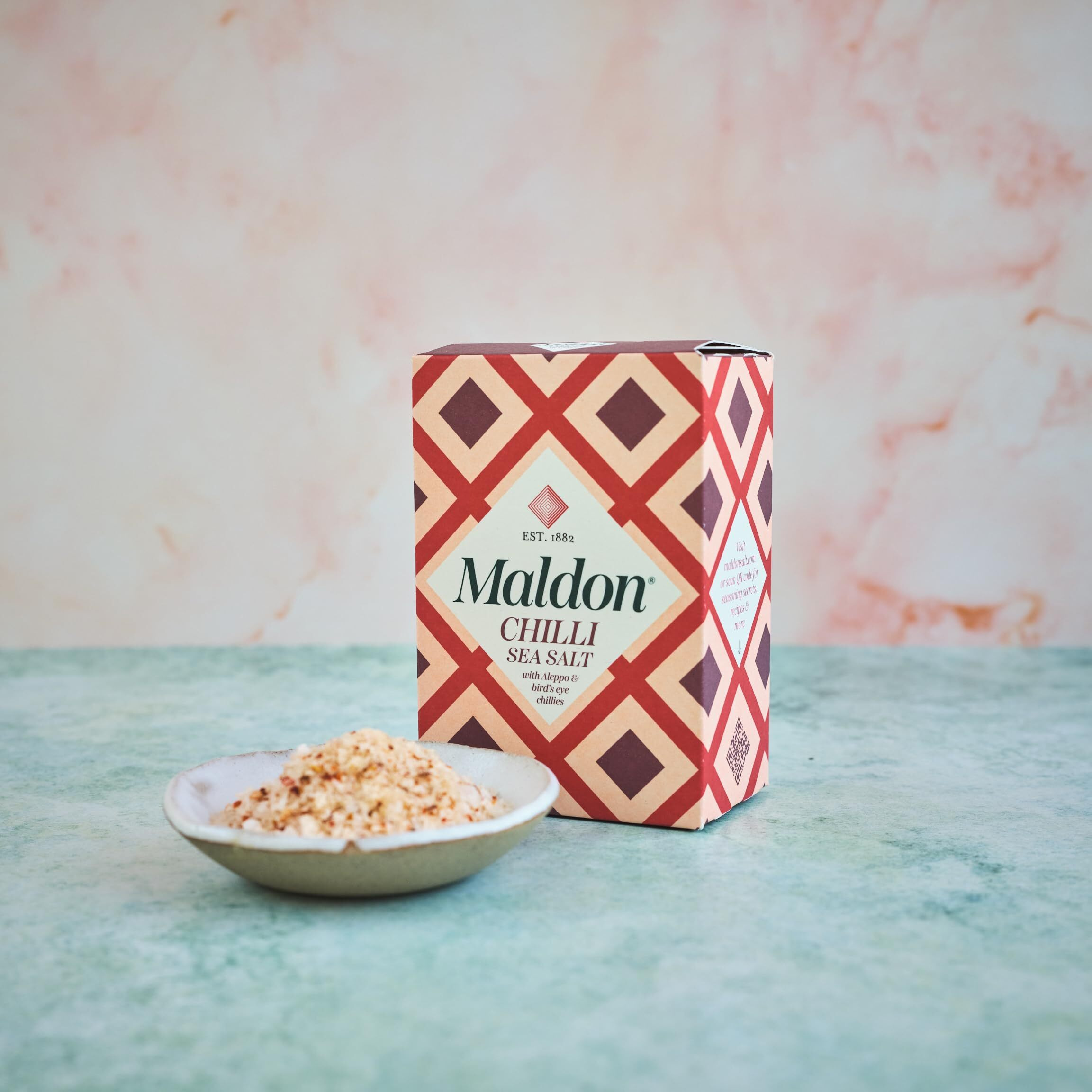 Maldon Chilli Sea Salt Flakes, Blended With Aleppo & Birds Eye Chillies - Take Simple Dishes To The Next Level - Fantastic Flavour - Unique Pyramid-Shaped Sea Salt Flakes - 100G Box