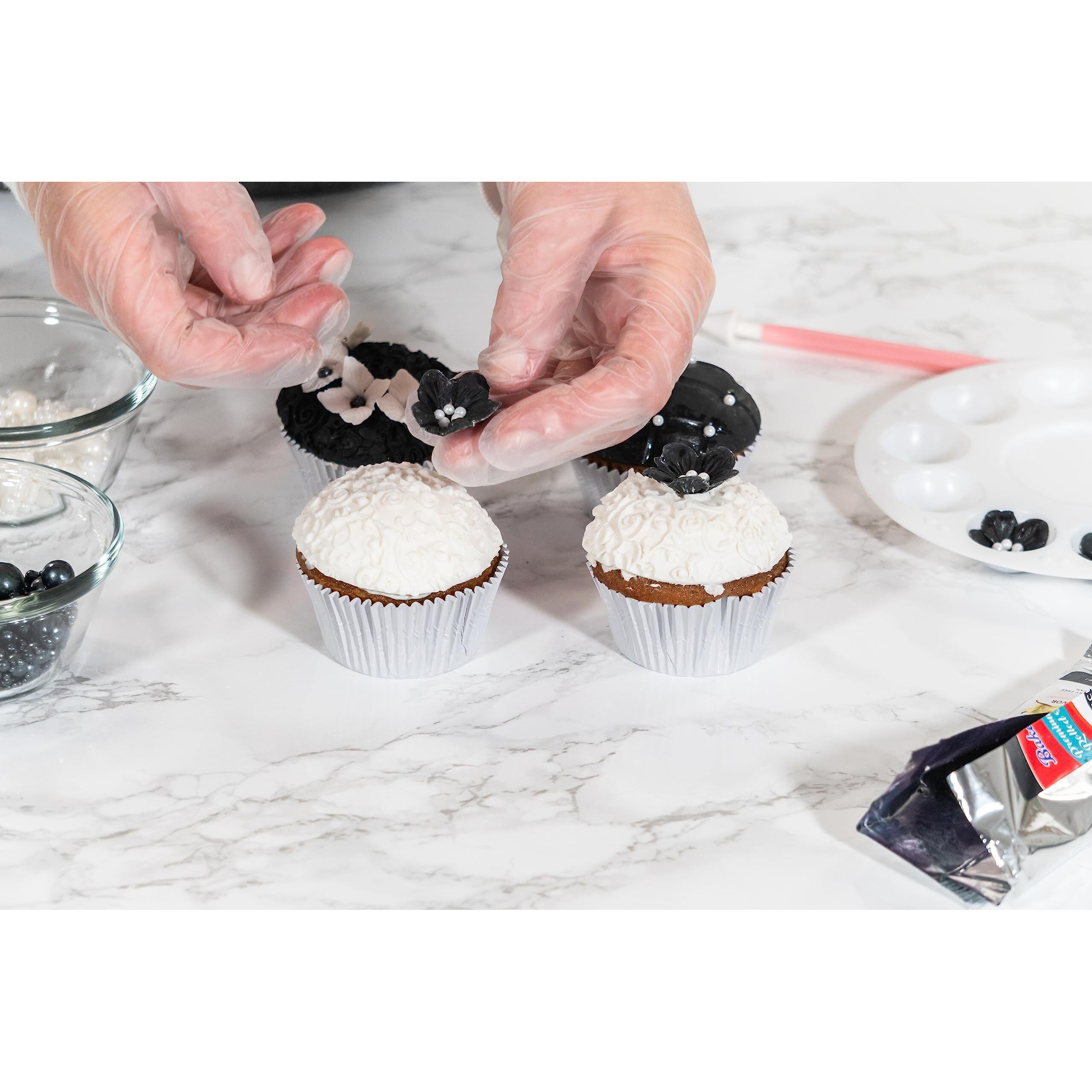 Bakerpan Premium Rolled Black Fondant For Cake Decorating, Vanilla Flavor - 4.4 Ounces (Made In Usa)