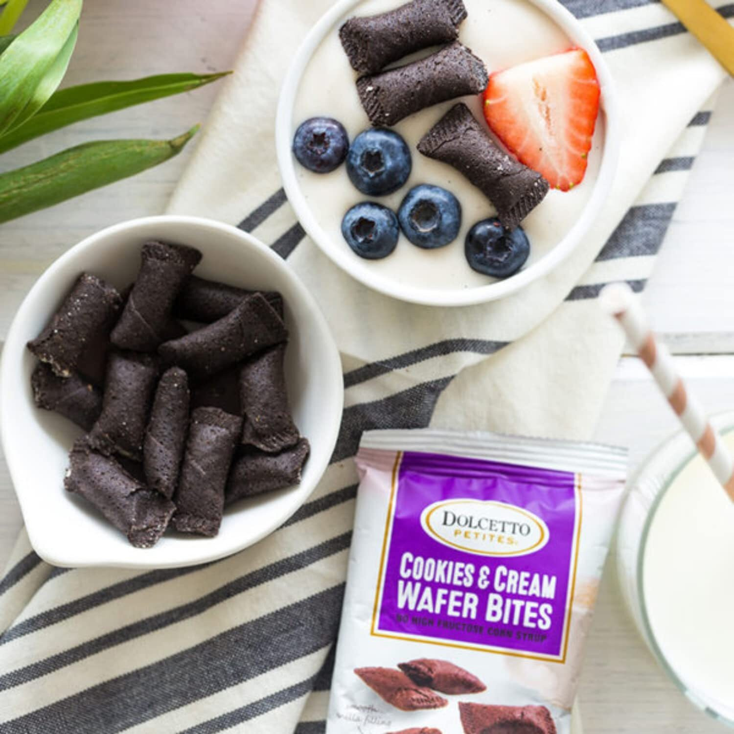 Dolcetto Cookies & Cream Wafer Bites, Cookies & Cream, 0.7 Ounce (Pack Of 24)