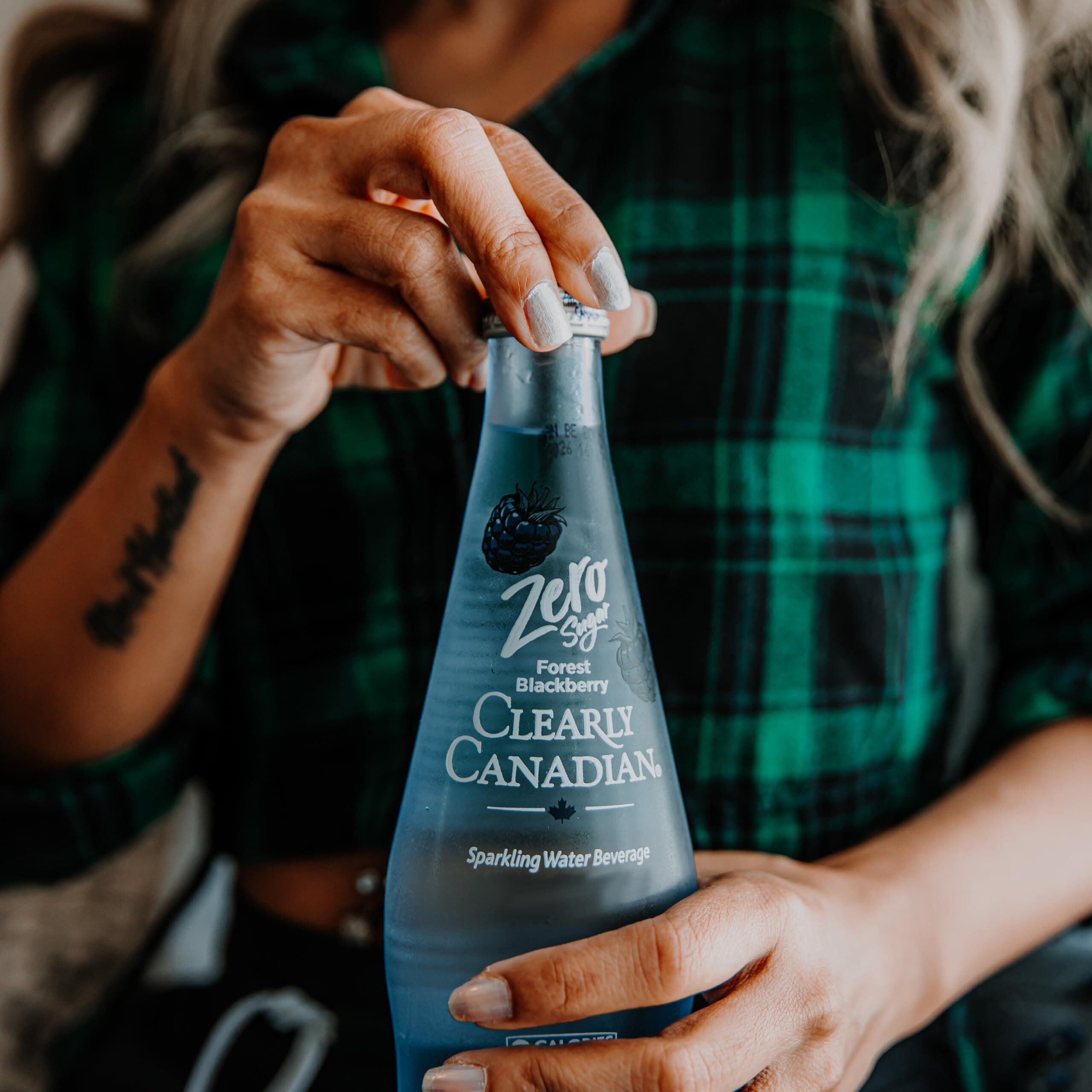 Clearly Canadian Zero Sugar Forest Blackberry Sparkling Water Beverage, Zero Sugar & Zero Calories, 1 Case (12 Bottles X 325Ml)