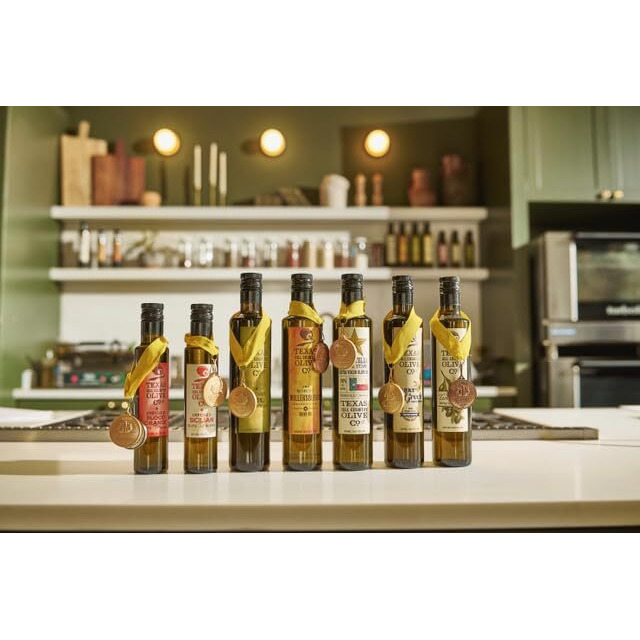 Texas Hill Country Olive Co Garlic Infused Olive Oil - Cold Pressed Gourmet Evoo Olive Oil - Great For Dressing Dipping Marinade - No Artificial Flavors Or Added Sugar - Made In Texas (8.5 Oz)