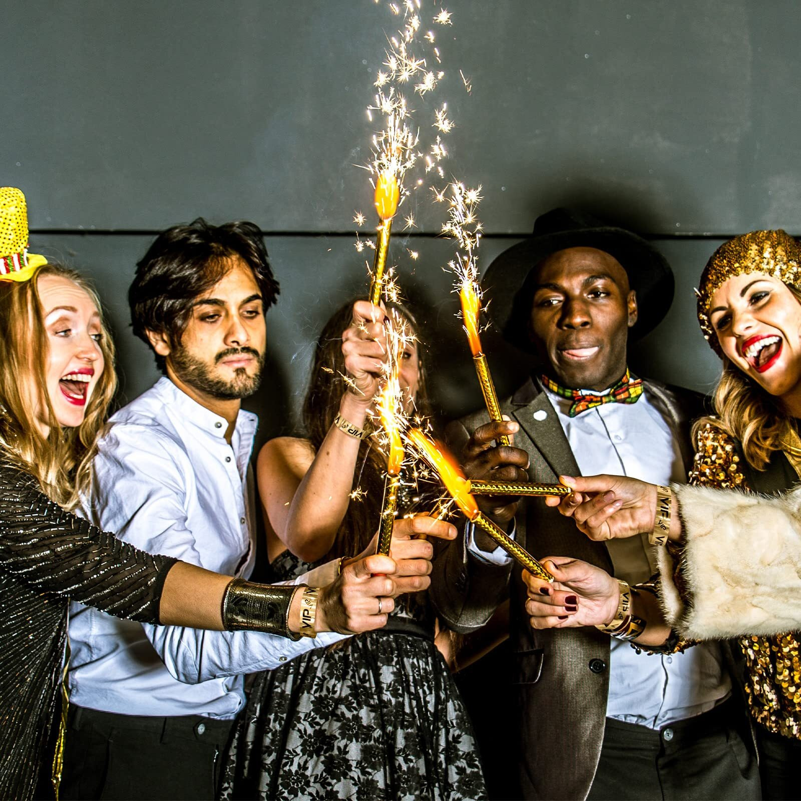 Teling 500 Pack Vip Plastic Wristbands Bracelets Party For Events Vip Custom Wristbands Plastic Bracelets Tear Proof Waterproof Wrist Bands Arm Bands For Events Concerts(Gold, Black)