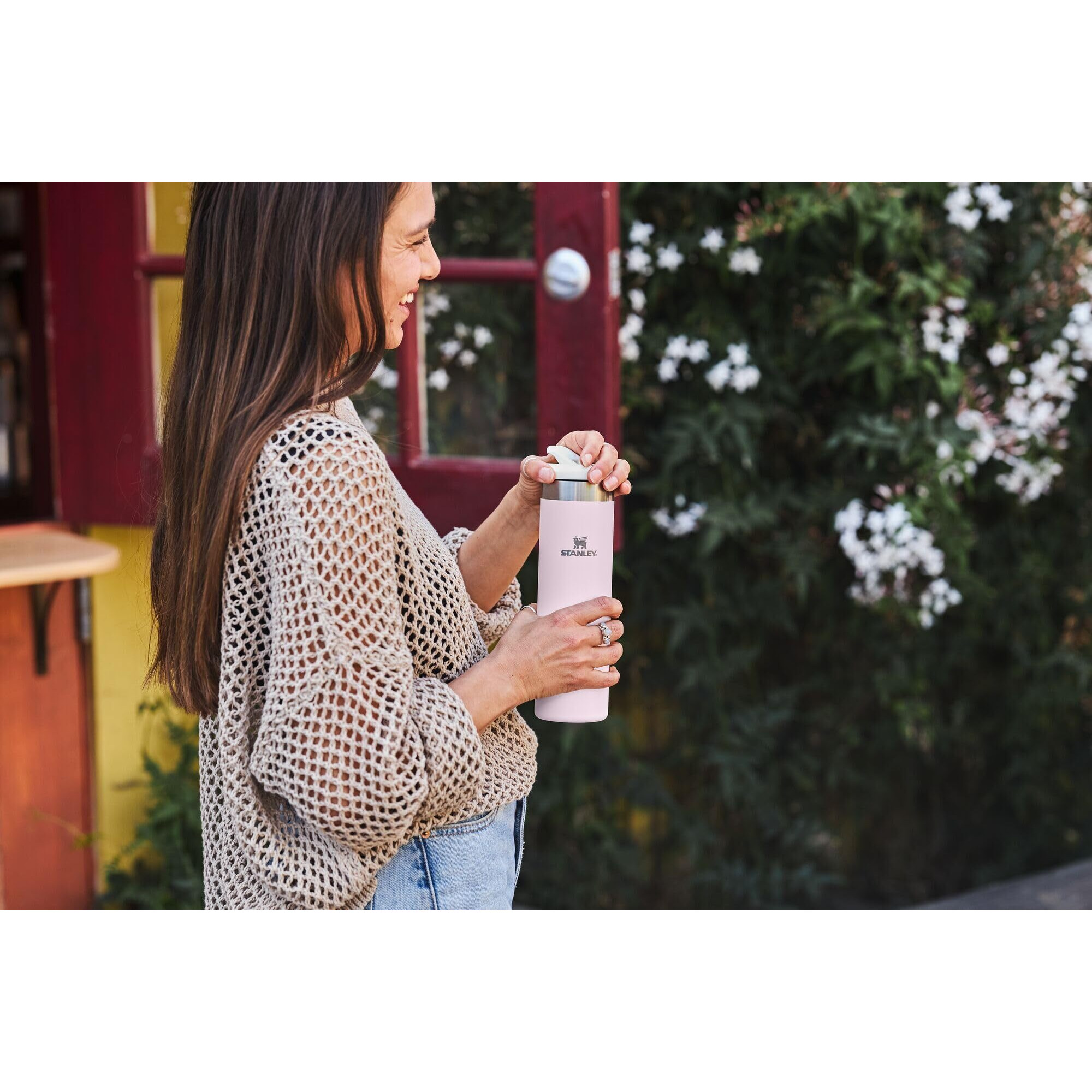 Stanley Aerolight Transit Bottle, Vacuum Insulated Tumbler For Coffee, Tea And Drinks With Ultra-Light Stainless Steel, 20 Oz, Navy