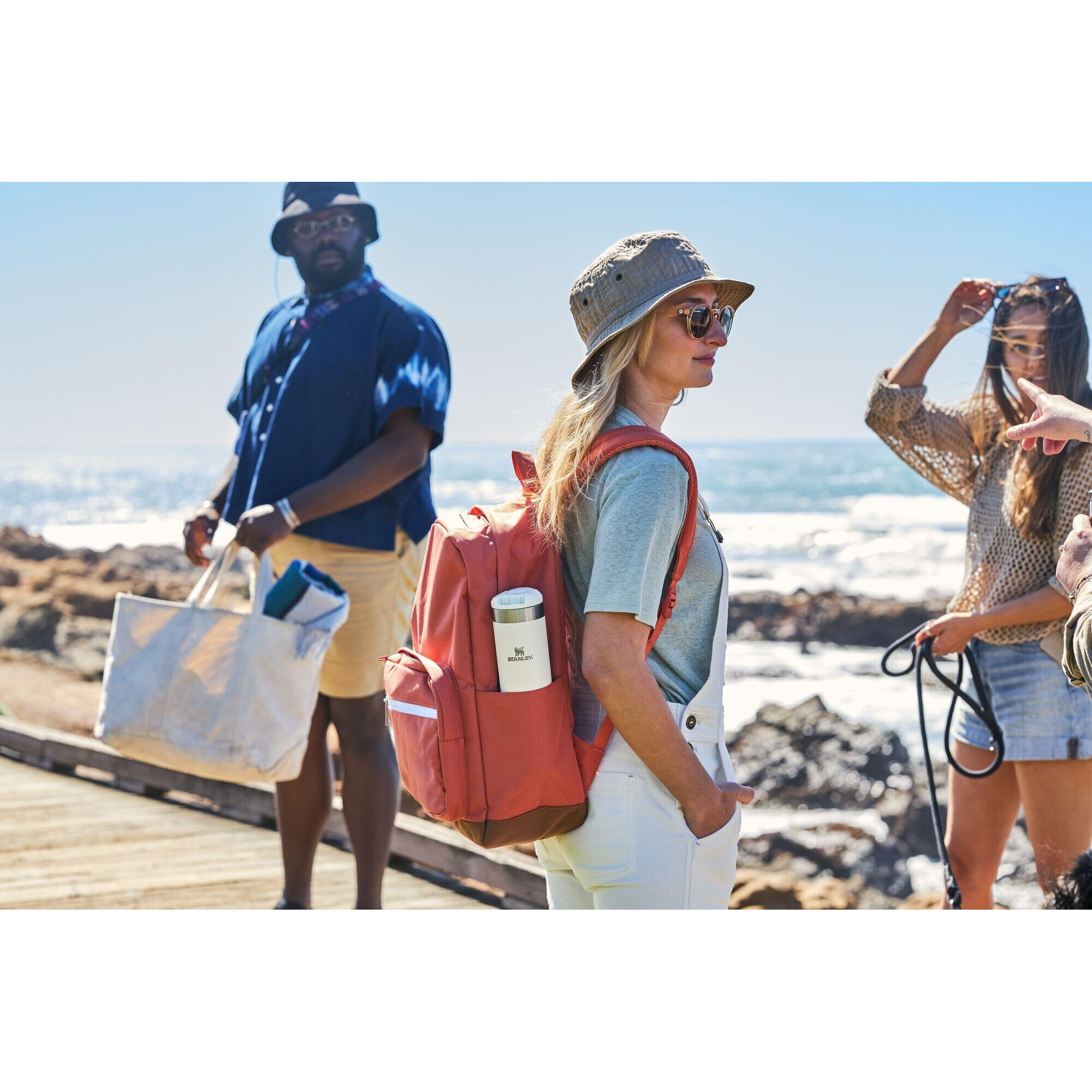 Stanley Aerolight Transit Bottle, Vacuum Insulated Tumbler For Coffee, Tea And Drinks With Ultra-Light Stainless Steel, 20 Oz, Navy