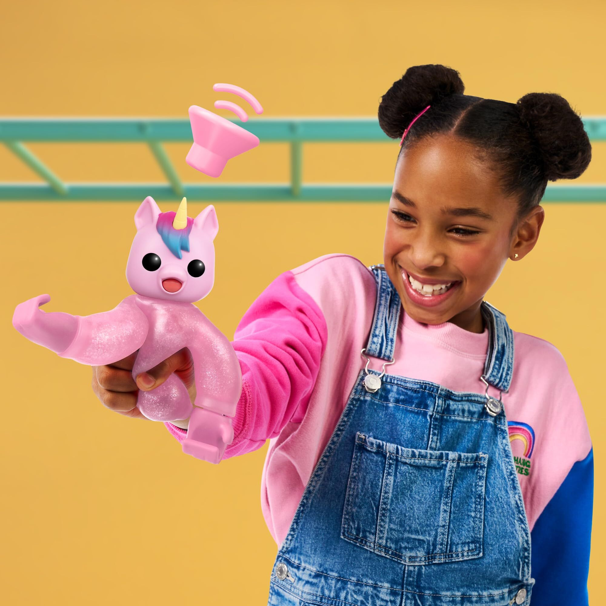 Little Live Pets Hug N' Hang Zoogooz - Uoolla Unicorn. Interactive Electronic Squishy Stretchy Toy Pet With 70+ Sounds & Reactions. Stretch, Squish & Link Their Hands. Display Them & Hang Them Around