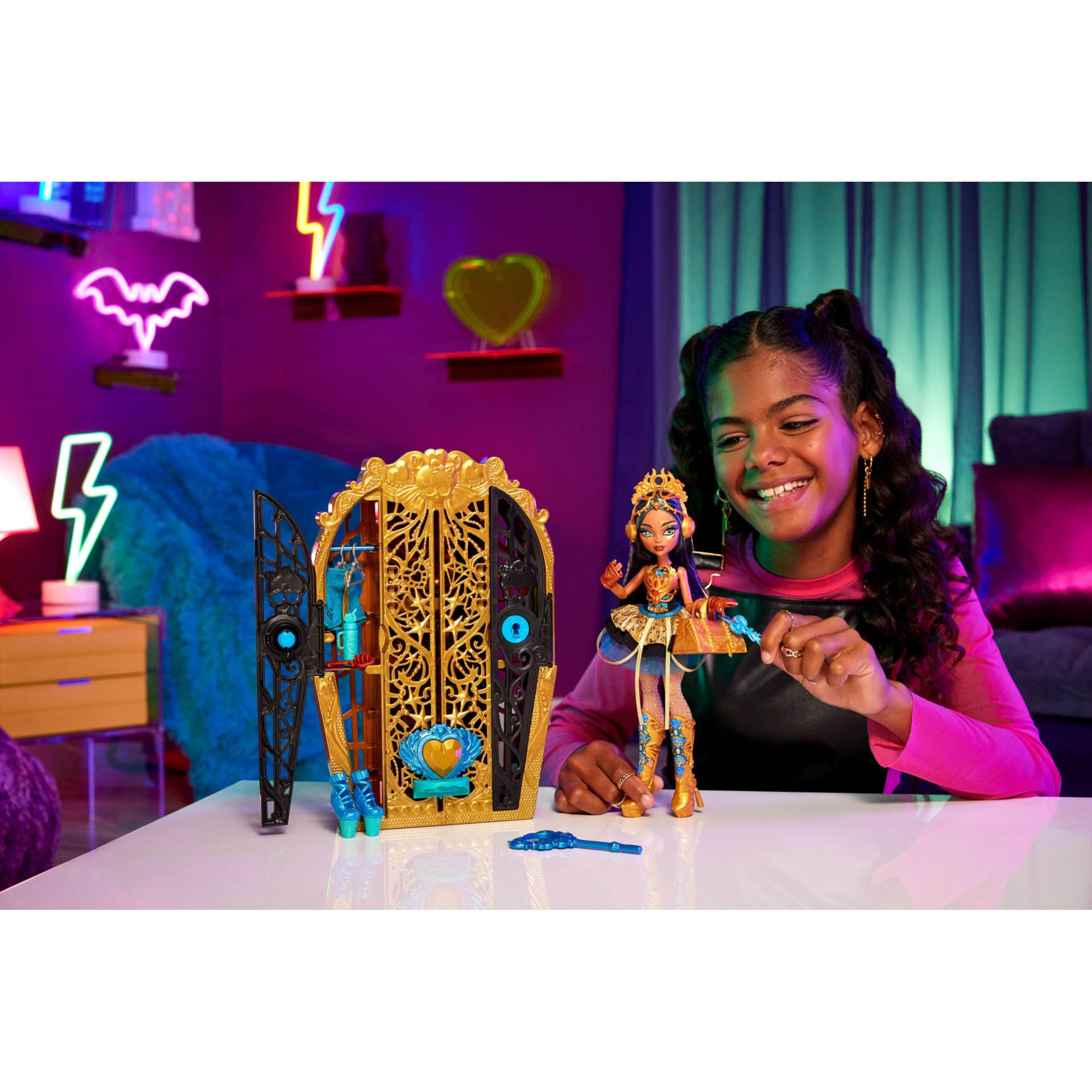 Monster High Skulltimate Secrets Doll & Accessories Set, Monster Mysteries Cleo De Nile With Dress-Up Closet & 19+ Surprises Including Clothes
