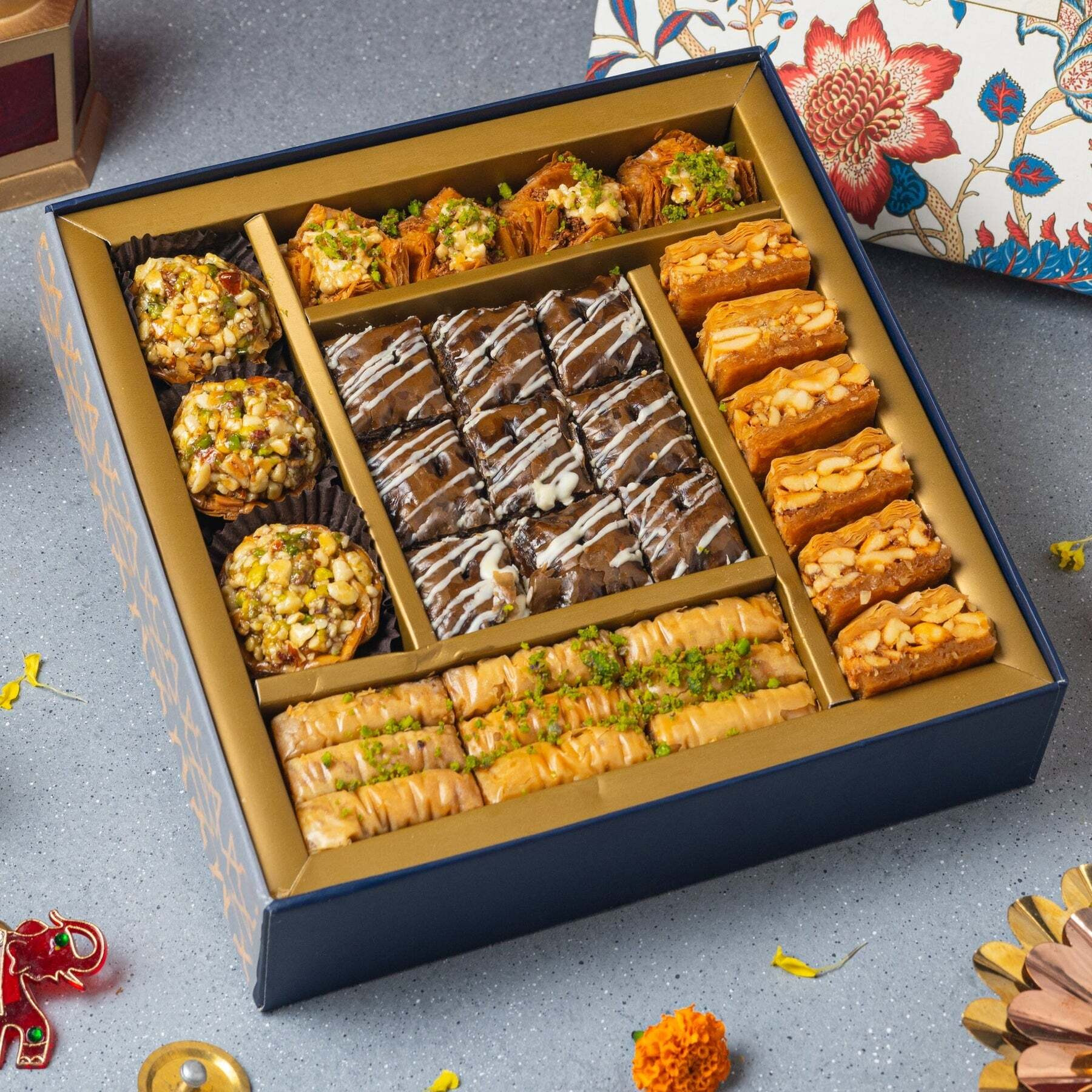 Regalia Gift Box - 580 Gm