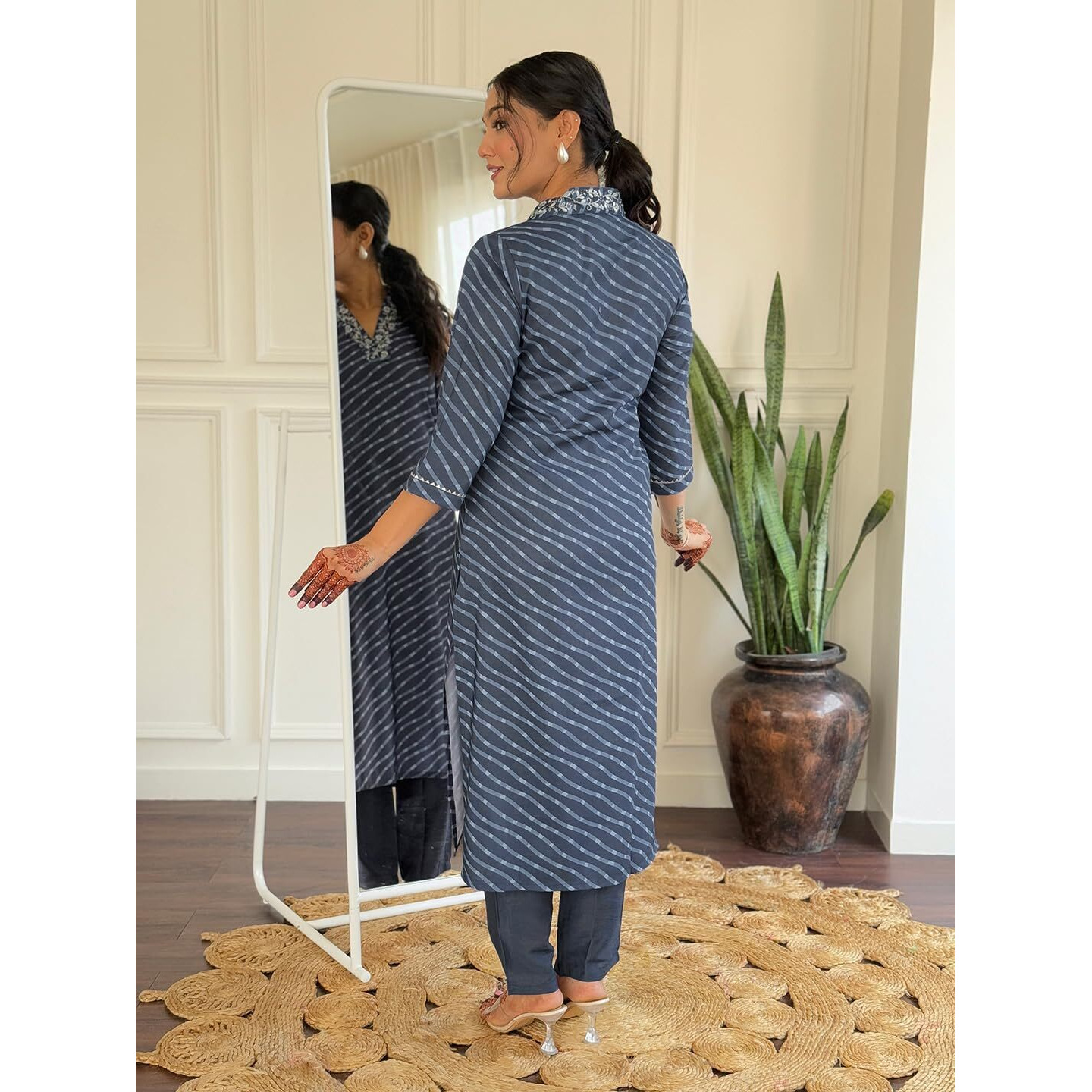 Navlik Women's Muslin Embroidered Straight Kurta with Pant and Dupatta Sets (M-Shreevalli)