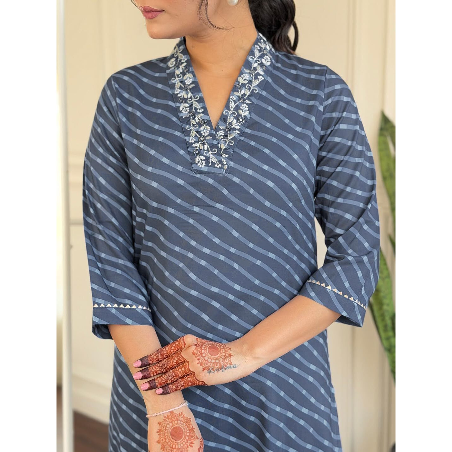 Navlik Women's Muslin Embroidered Straight Kurta with Pant and Dupatta Sets (M-Shreevalli)