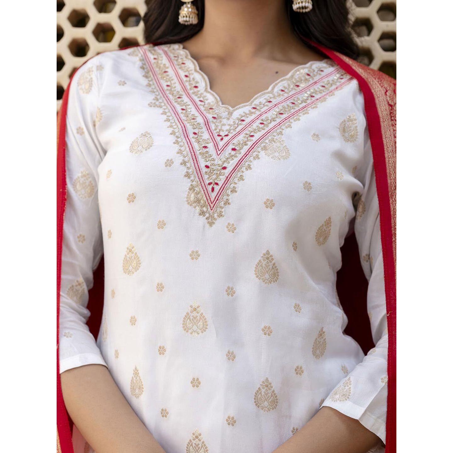 Navlik Women's White Jacquard Viscose Embroidered Straight Kurta with Gadhwal Pant and Jacquard Silk Jacquard Dupatta Sets (NK-SRS-108)