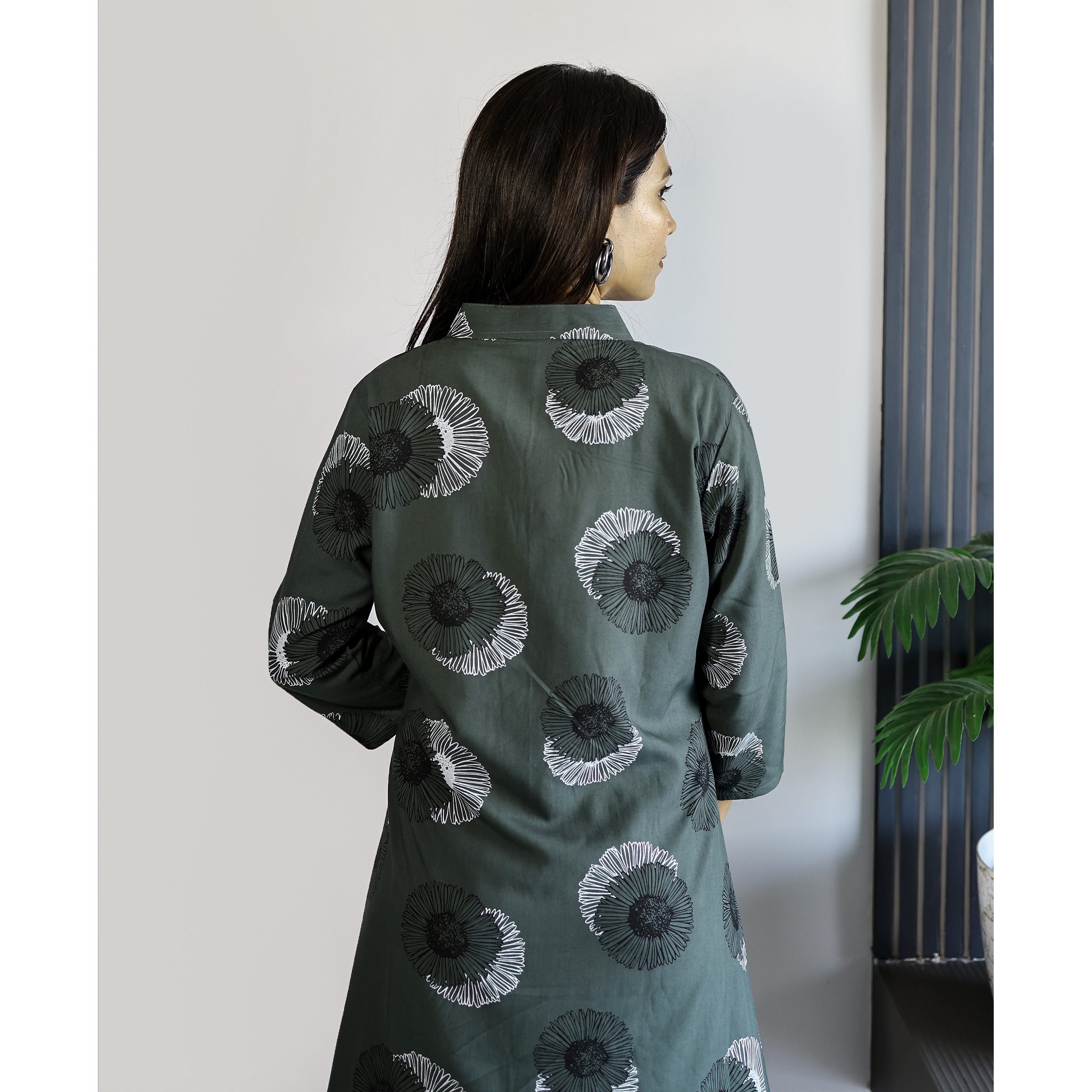 MOJILAA Women's Green Rayon Viscose 21 KG Floral & Leaf Printed Causal Co-ord Set