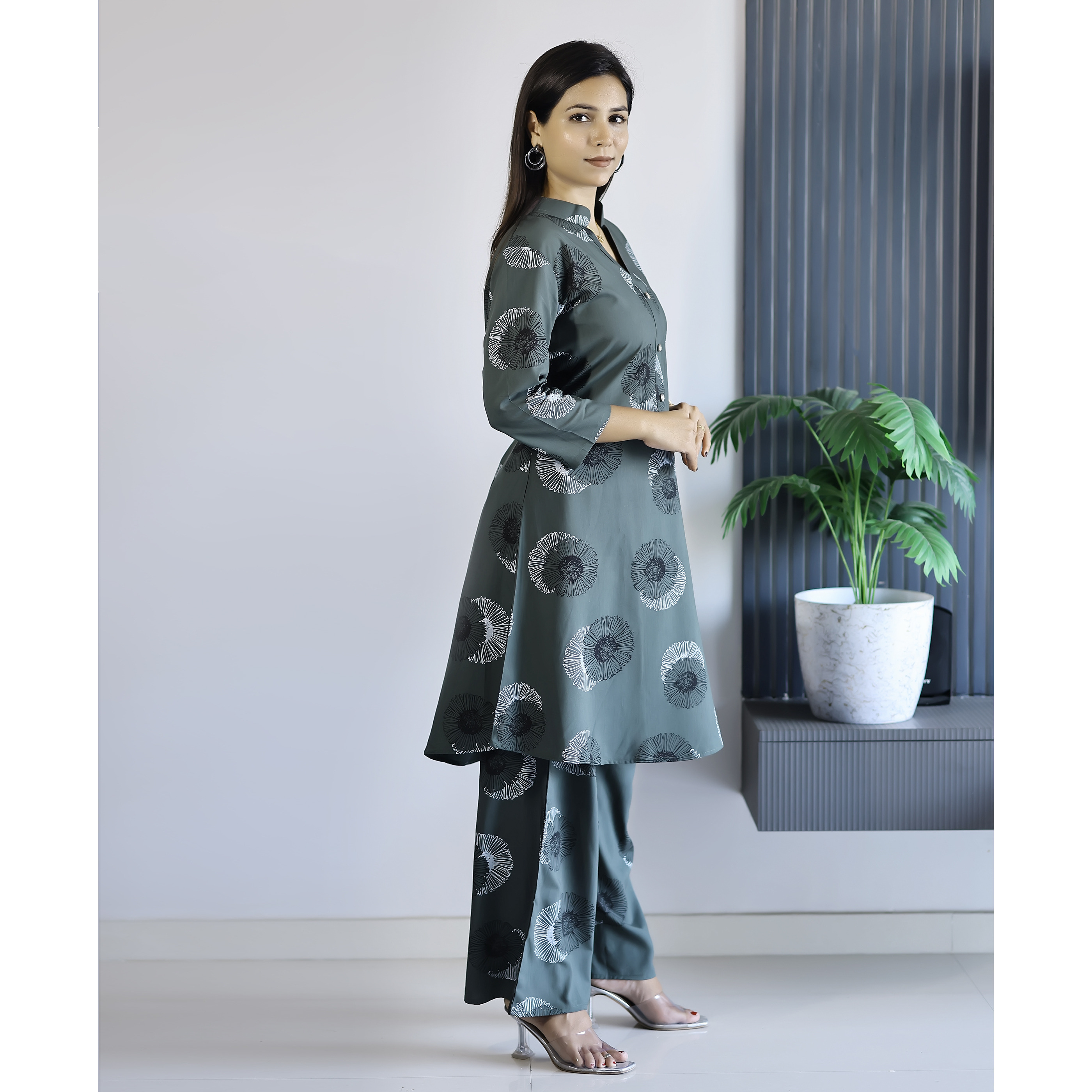 MOJILAA Women's Green Rayon Viscose 21 KG Floral & Leaf Printed Causal Co-ord Set