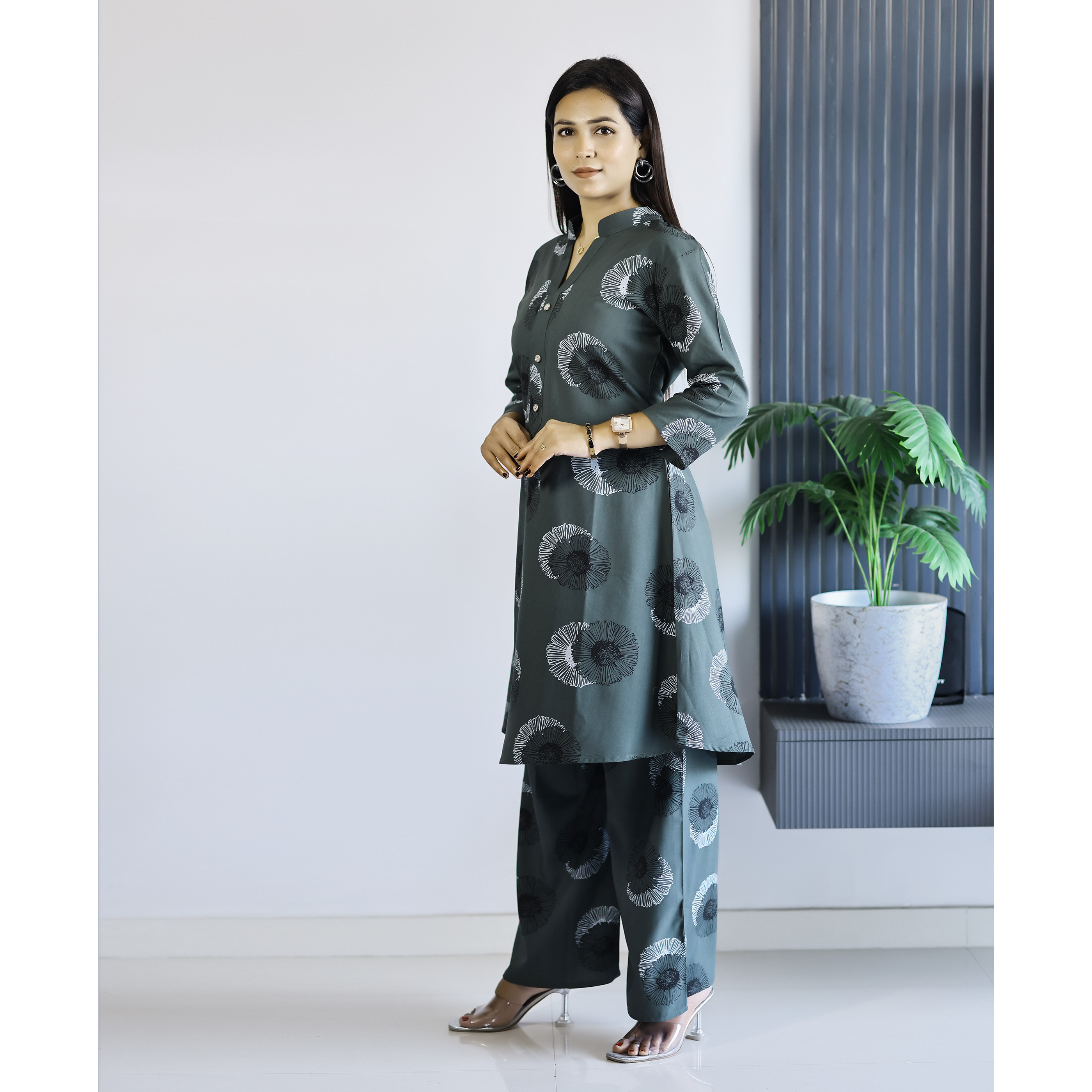 MOJILAA Women's Green Rayon Viscose 21 KG Floral & Leaf Printed Causal Co-ord Set
