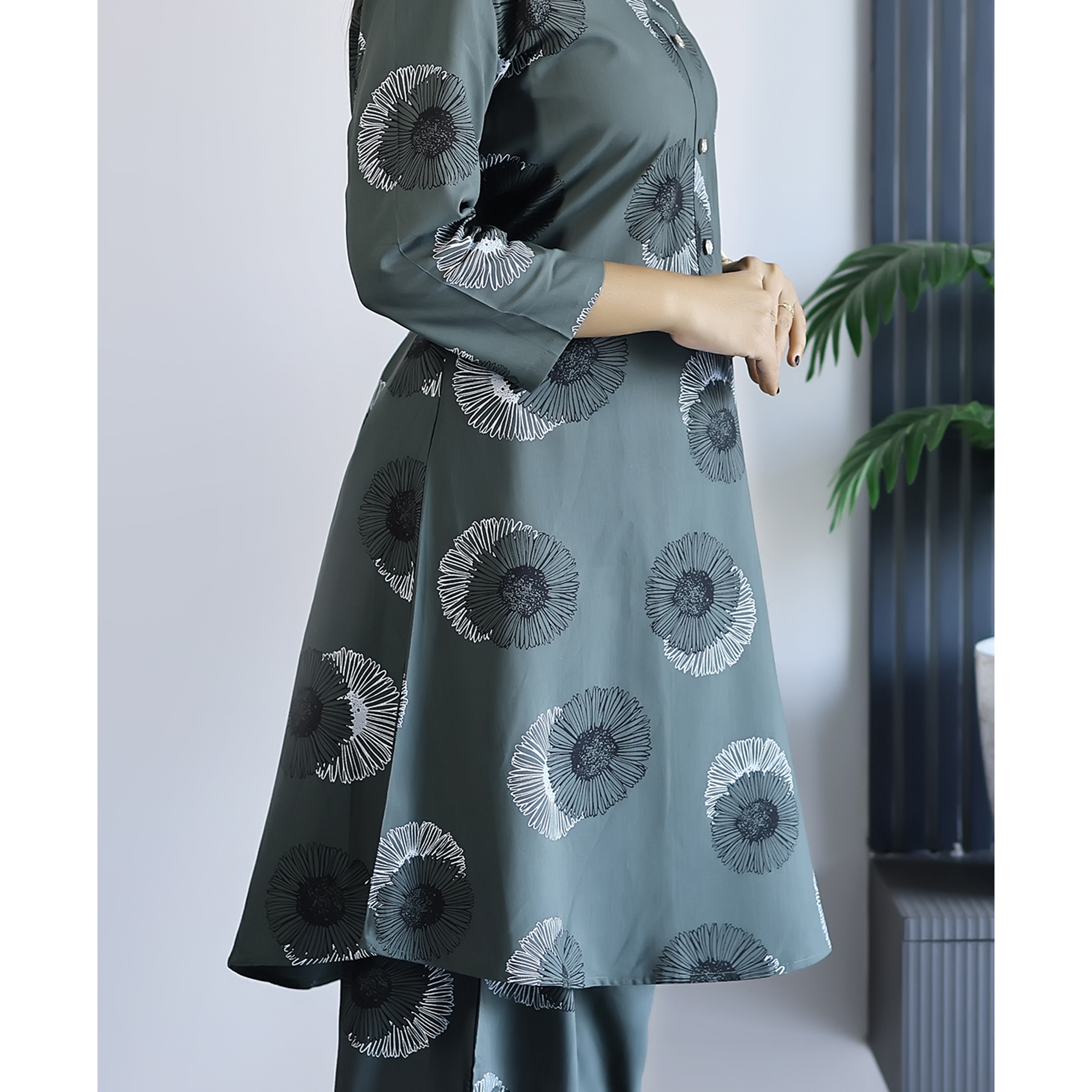MOJILAA Women's Green Rayon Viscose 21 KG Floral & Leaf Printed Causal Co-ord Set