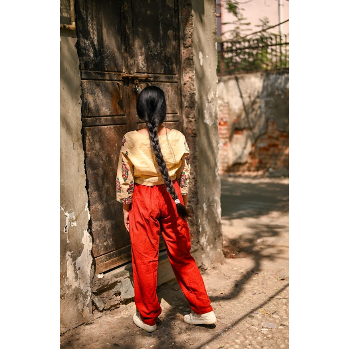 Half European Buti Crop Top (Size M, Color Biege, Red, Green & Black)