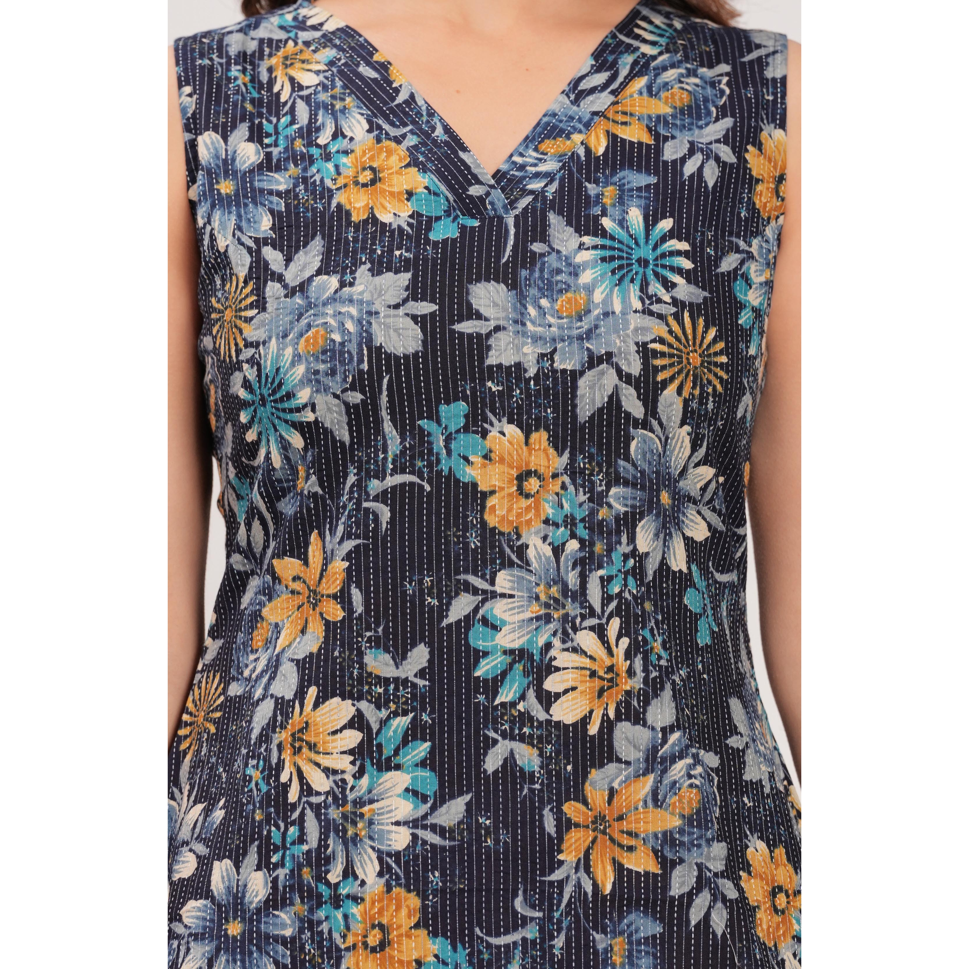 Women Navy Blue Printed Straight Sleeveless Kurta