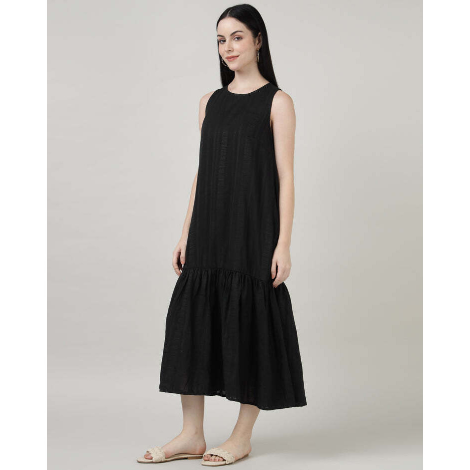 Black Sleeveless maxi dress with gathered hem
