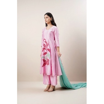 Blush Pink Kurta set in Pure Chanderi SIlk set with Sky blue Organza Dupatta. Highlighted with Patchwork Embroidery.